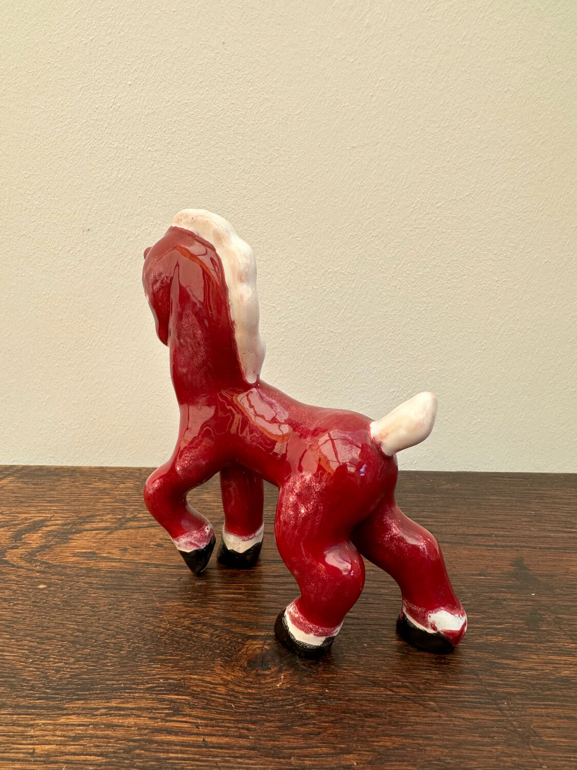 Small retro red horse from the 40s made in England/ceramic