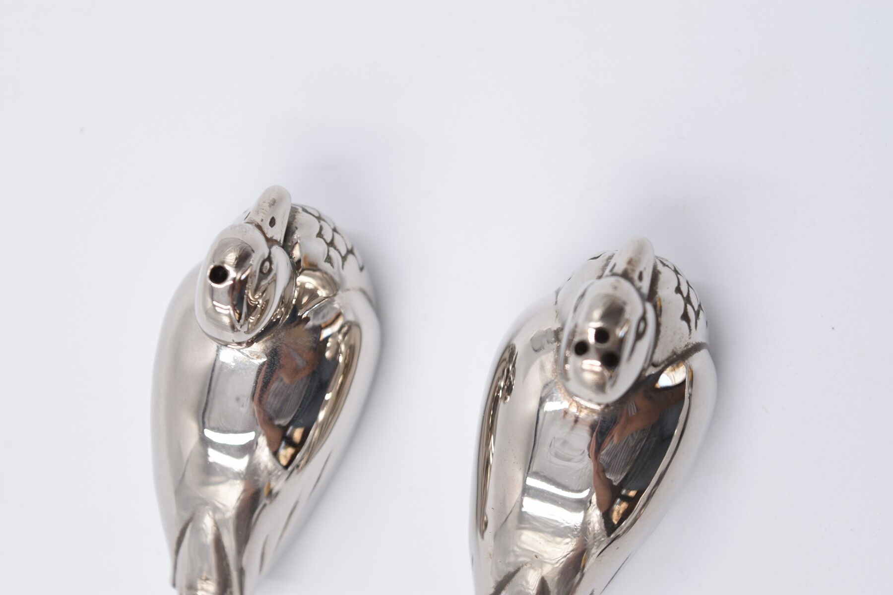Salt and pepper salt pepper metal silvery in the form of duck art deco style