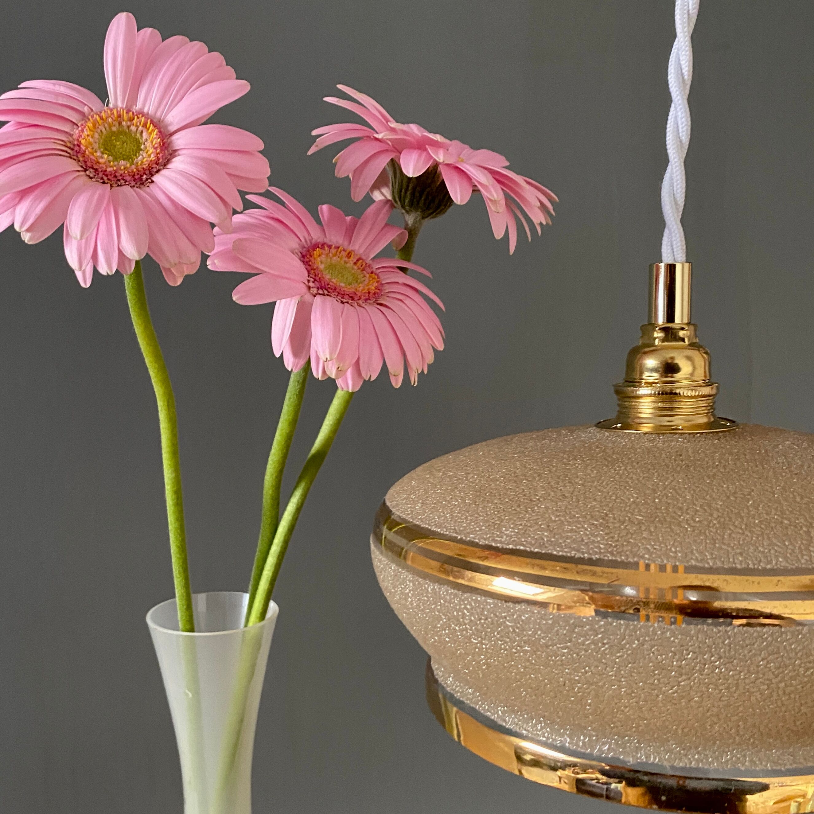Vintage lampshade pendant light in yellow and gold granite glass