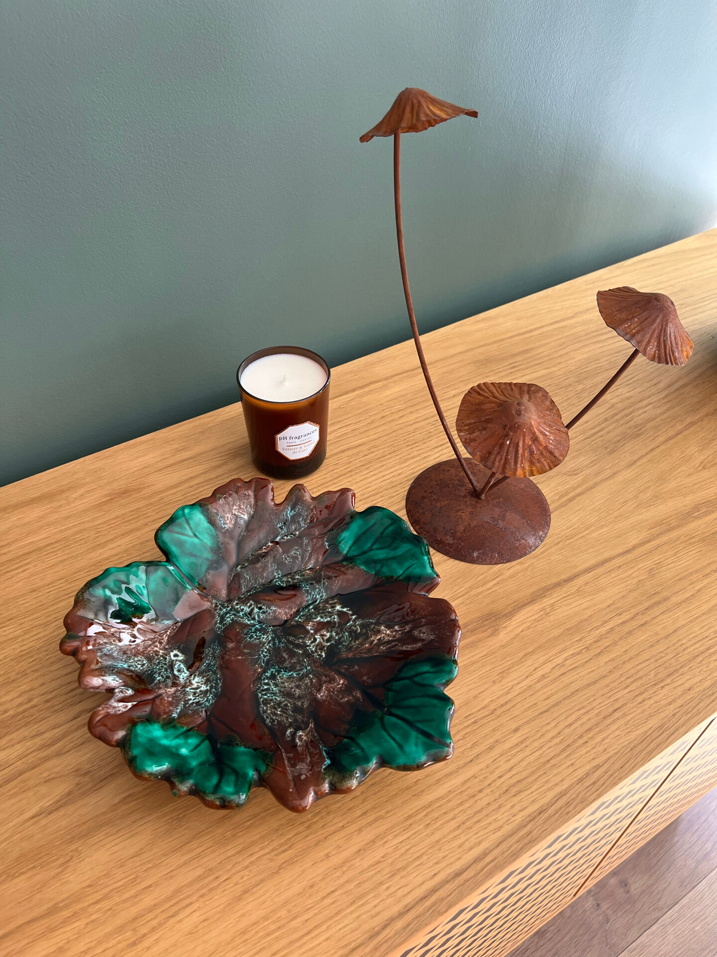 Autumn leaf tray