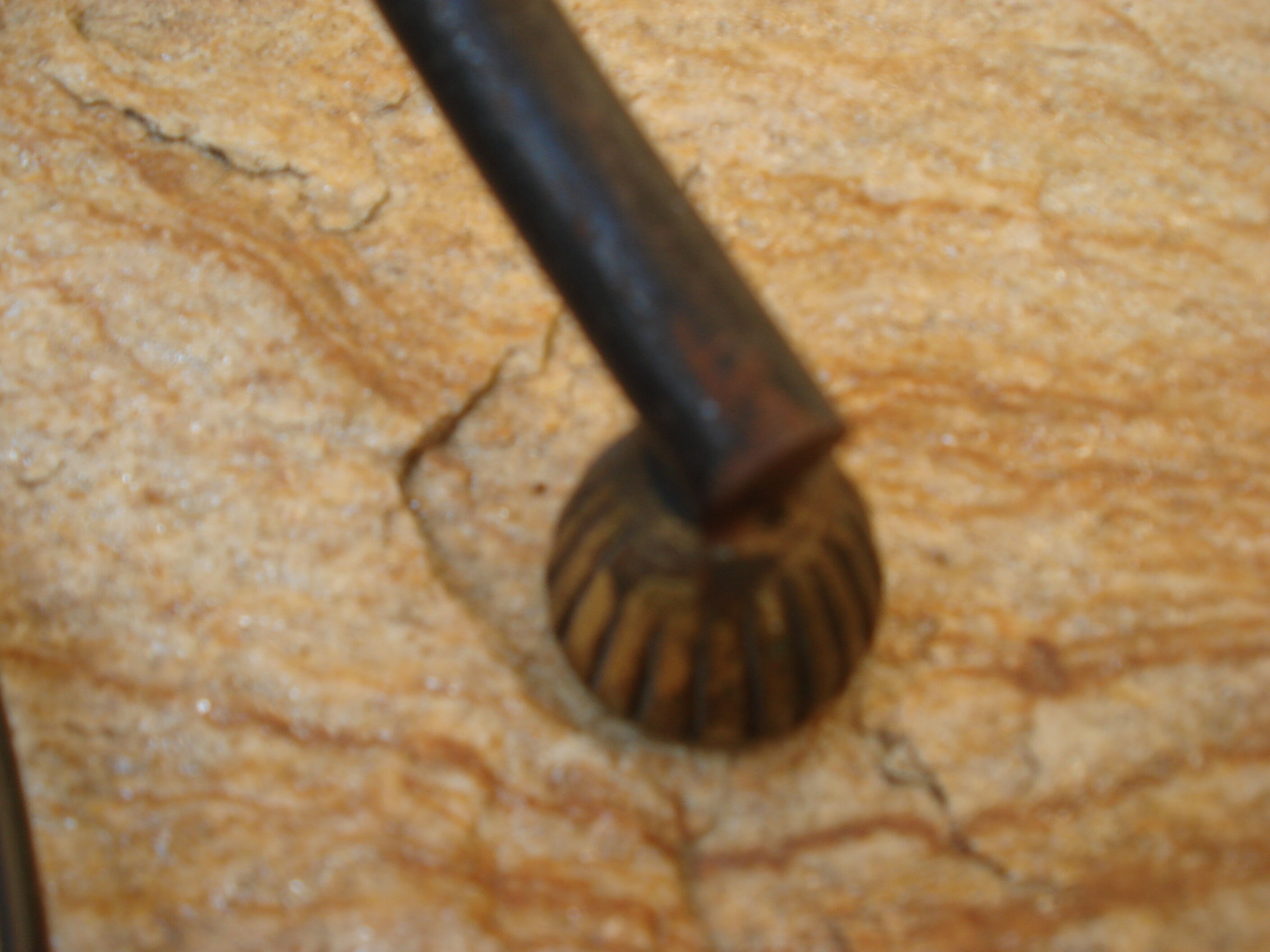 Black metal lamp and brass dore reglable tripod