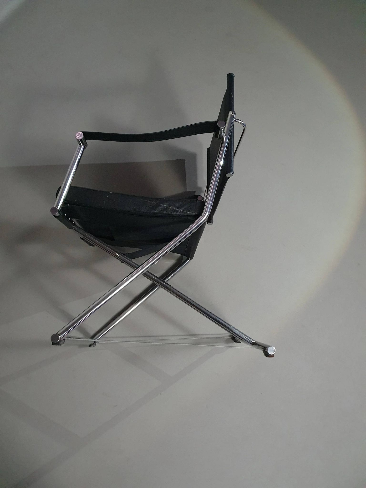 2 chaises pliantes en cuir chromé