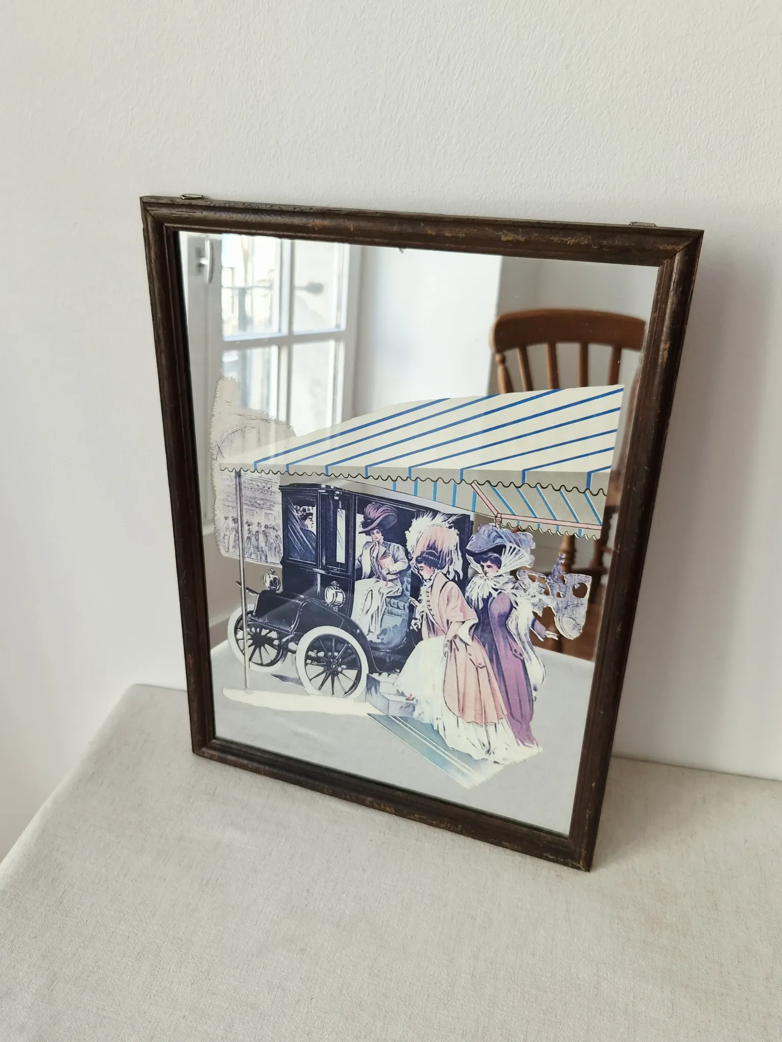 Vintage 1960s mirror - Retro "Belle Époque" scene - Wooden frame