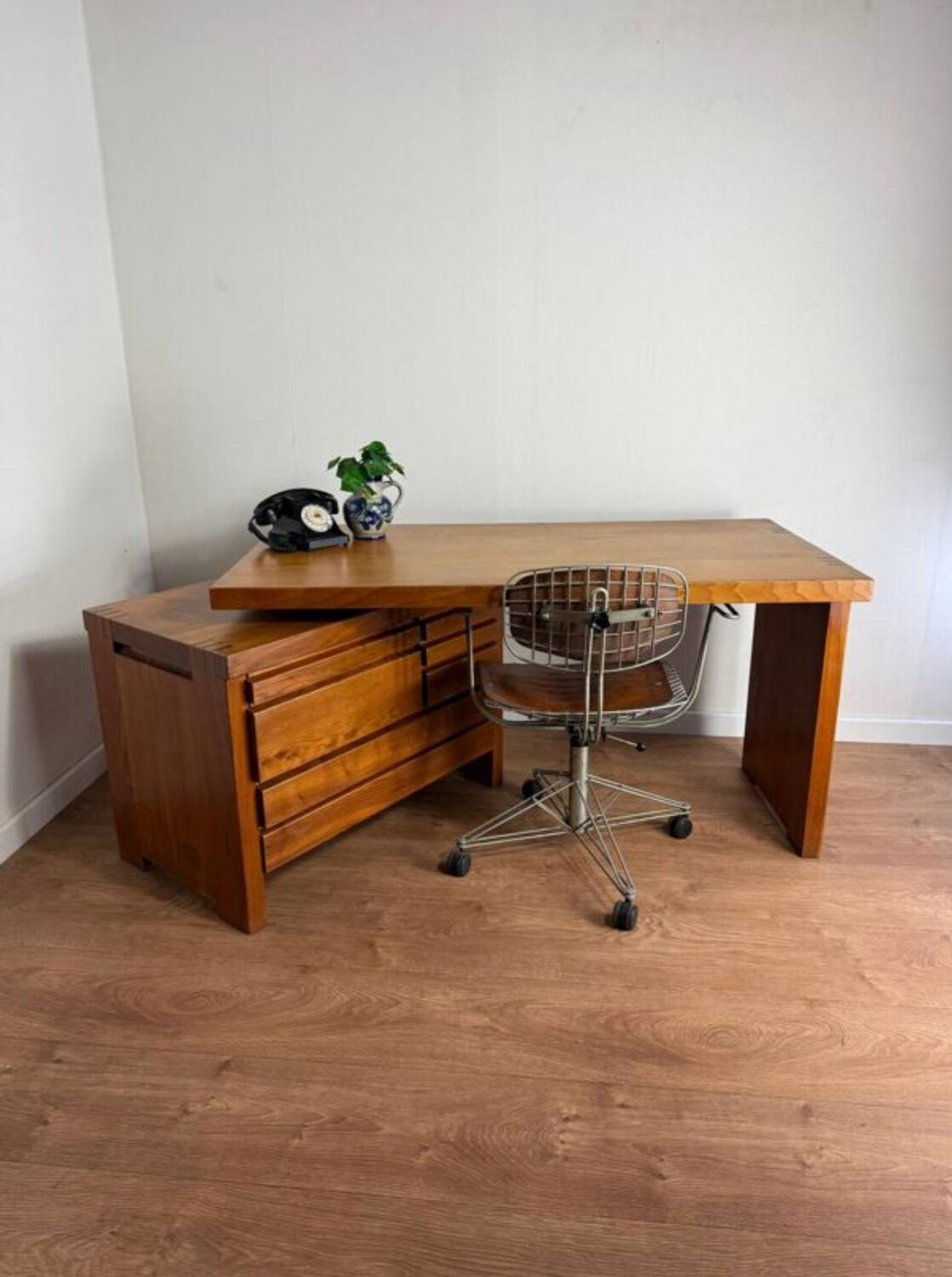 Pierre Chapo B19E Solid Elm Desk - Iconic 1960s Design