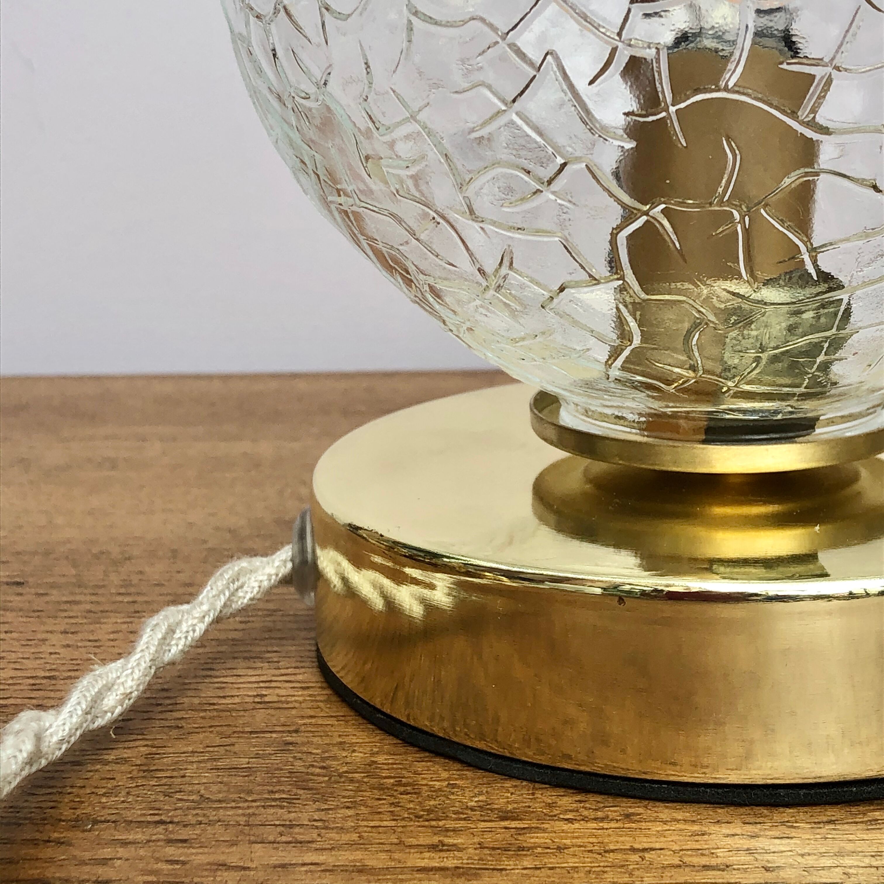 Vintage globe-laying lamp in cracked glass effect