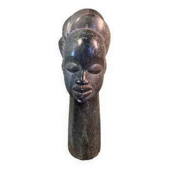 Statuette pierre du Gabon signée