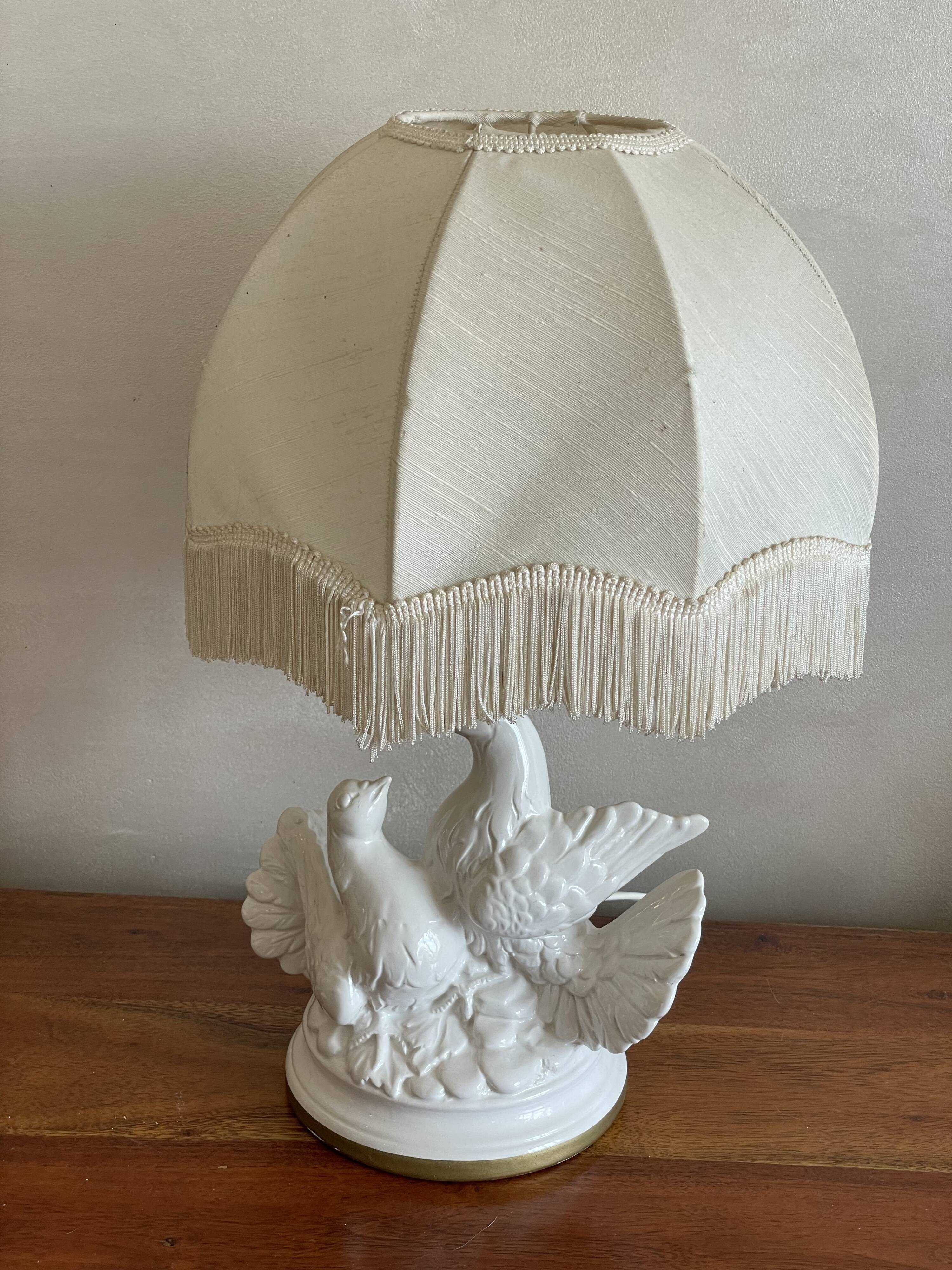 Lamp with two doves white ceramic