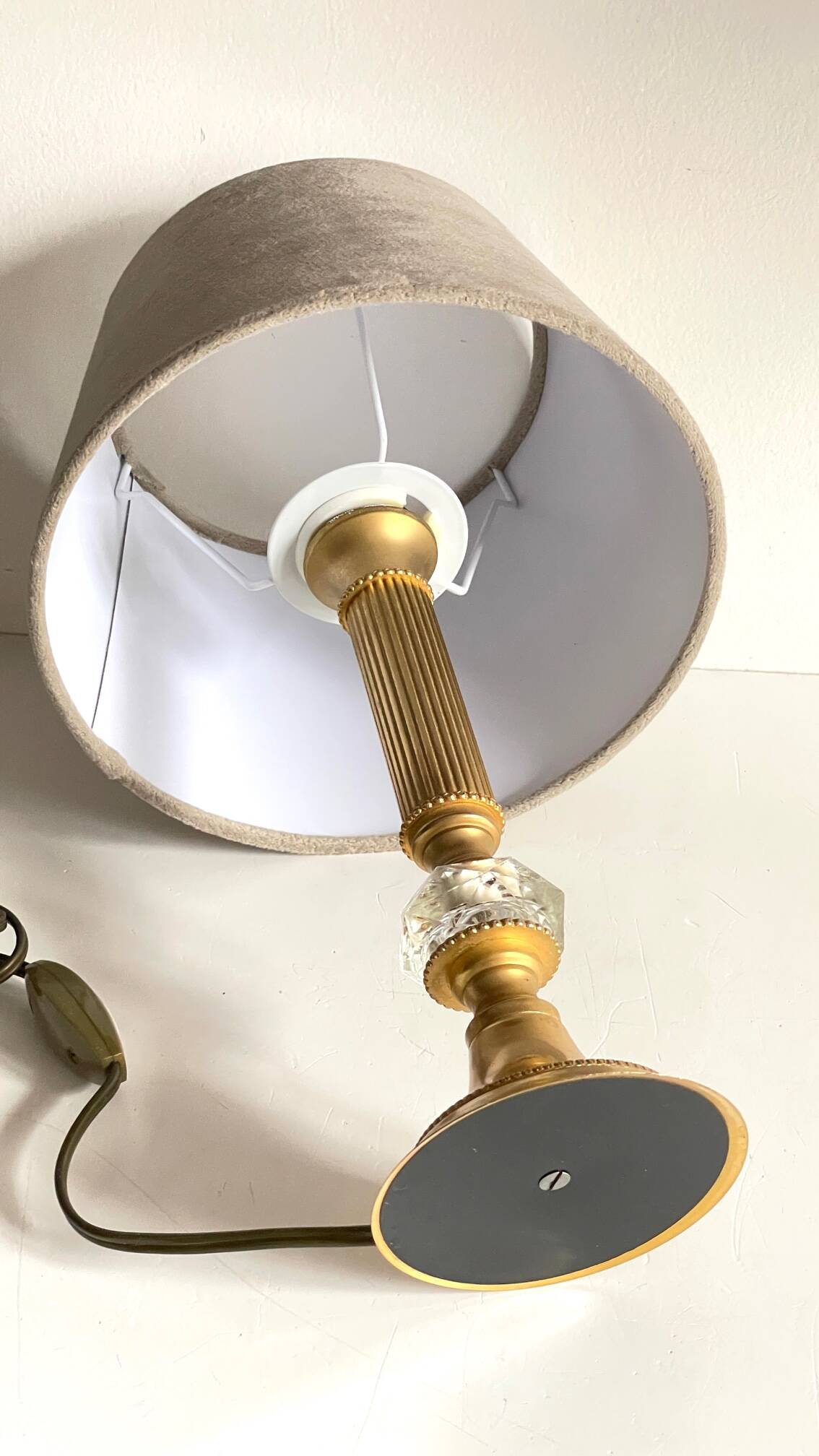 Lampe vintage en métal doré et cristal