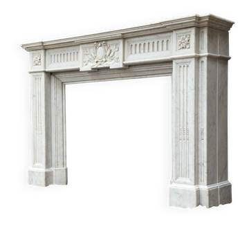 Cheminée de style Louis XVI en marbre blanc de Carrare vers 1880