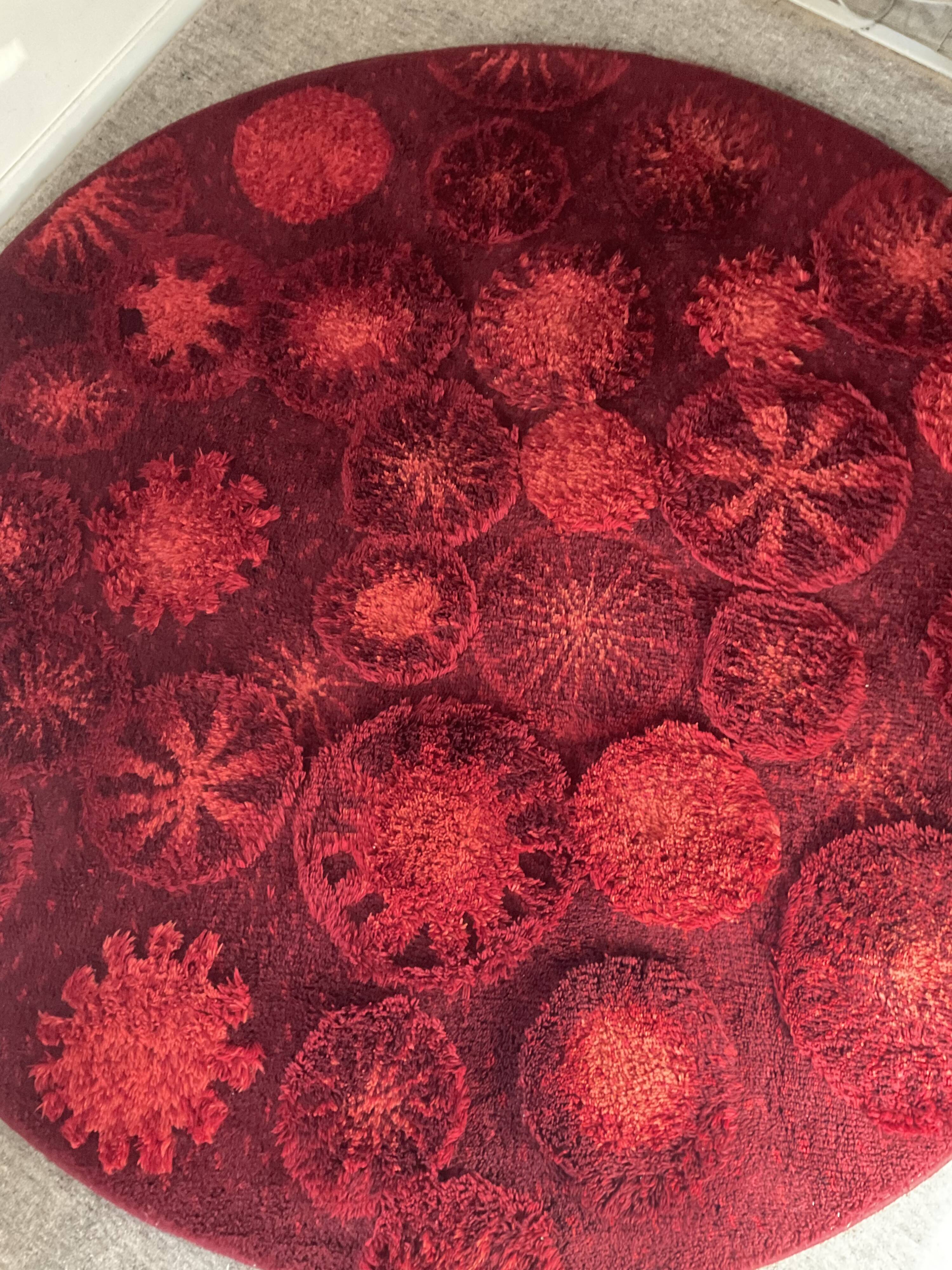 Round carpet 200cm from the 70s