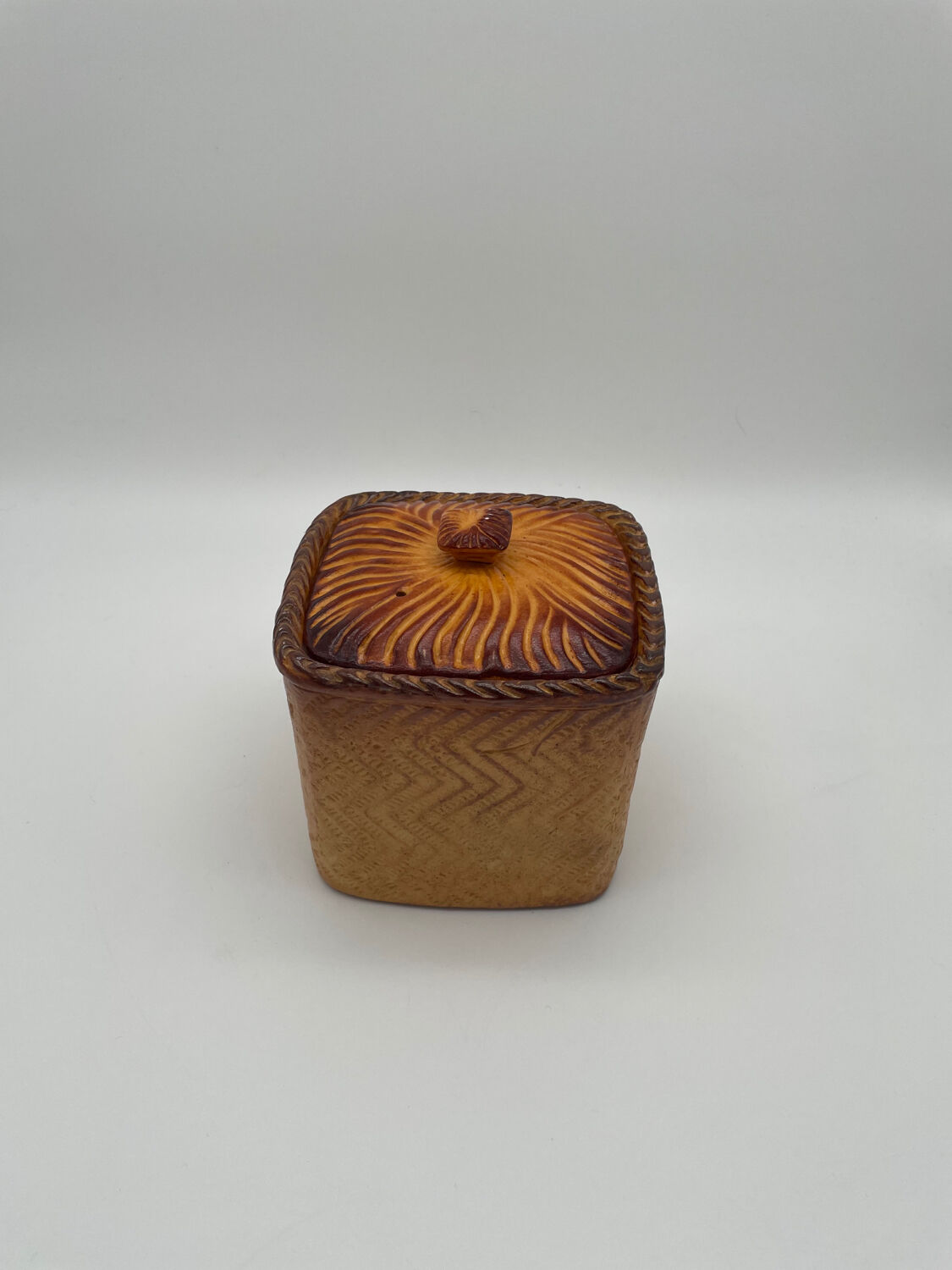 Terrine en trompe-l'œil pâté en croûte signée Mehun, vers 1900