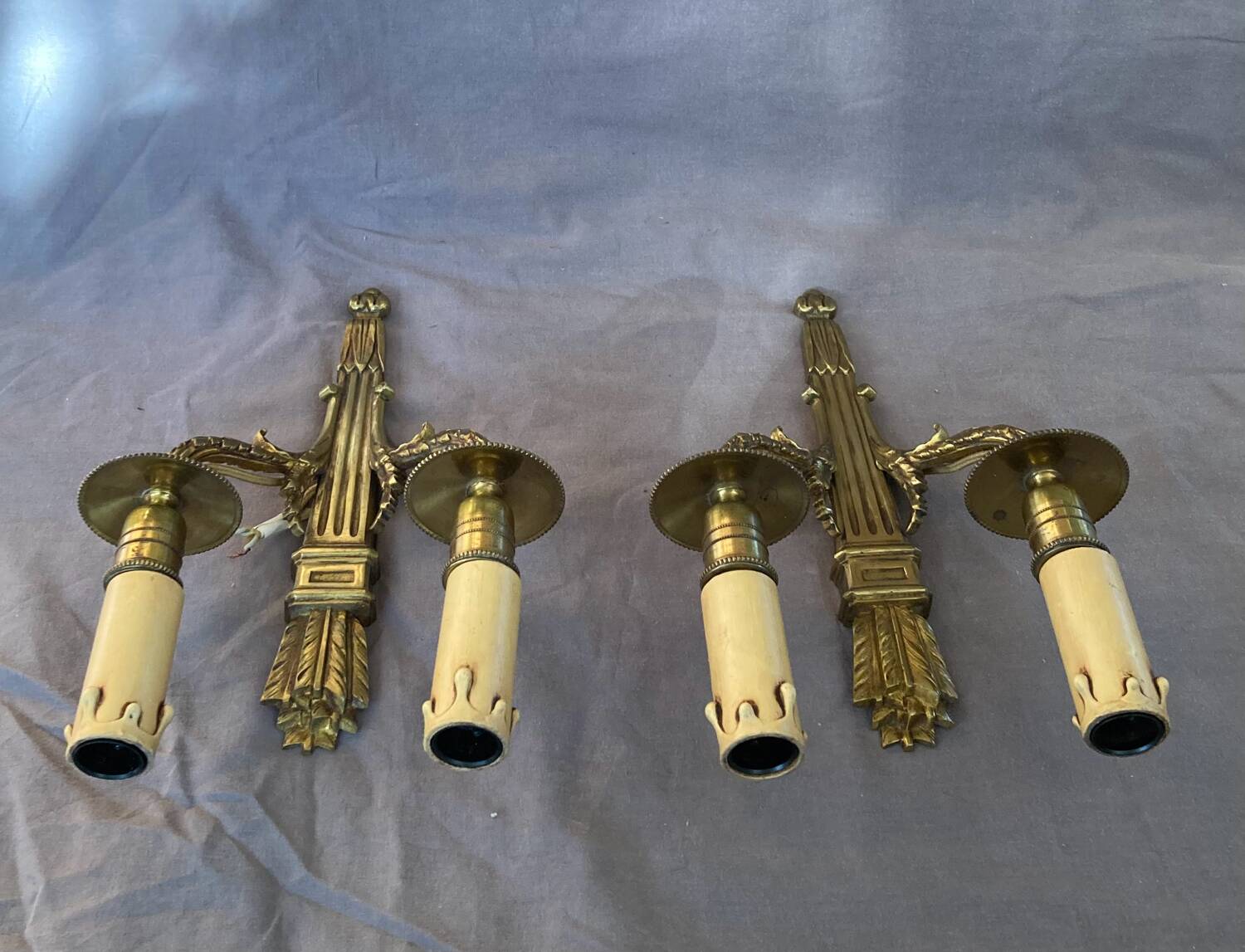 Directoire wall lights in gilded bronze, 20th century, Quiver decorations + foliage