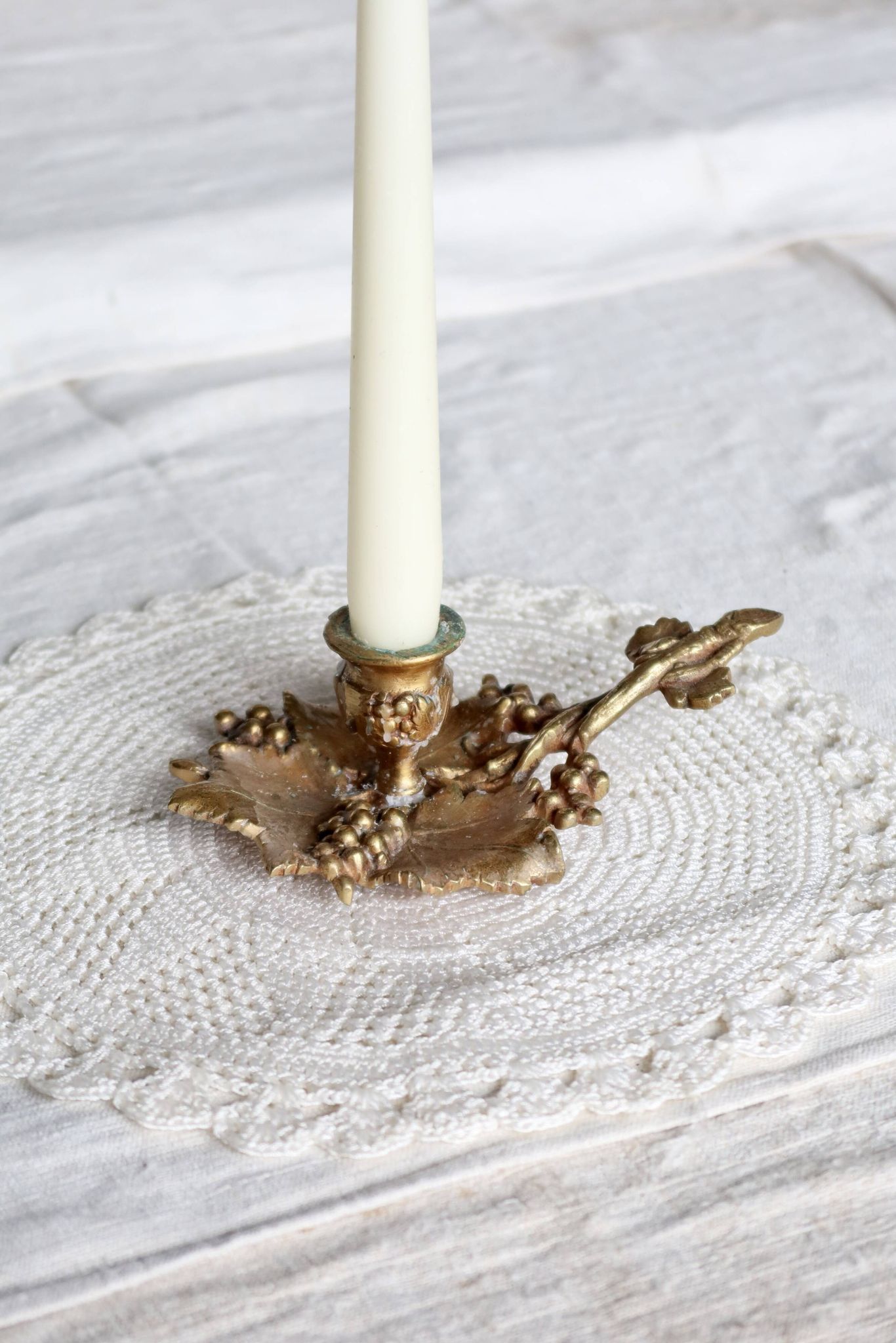 Vintage brass cellar rat – Vine leaf and grape cluster decor