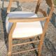 Fauteuil à accoudoirs dossier bas
