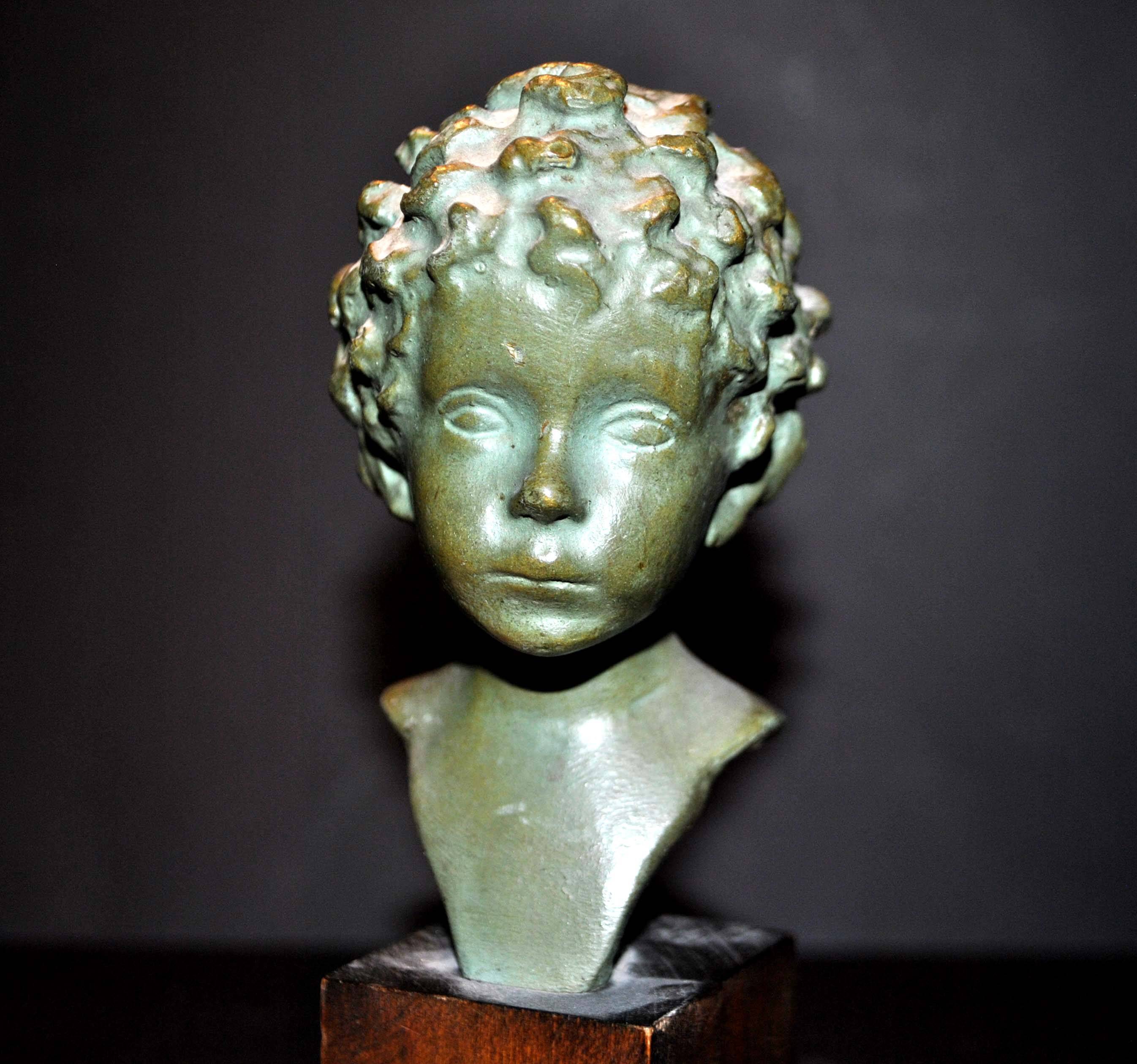 Bronze sculpture buste d'enfant en bronze à patine verte signé dick bronze france socle bois xxe s.