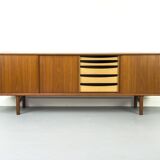 Buffet danois en teck par Henning Kjaernulf pour Bruno Hansen, années 1960