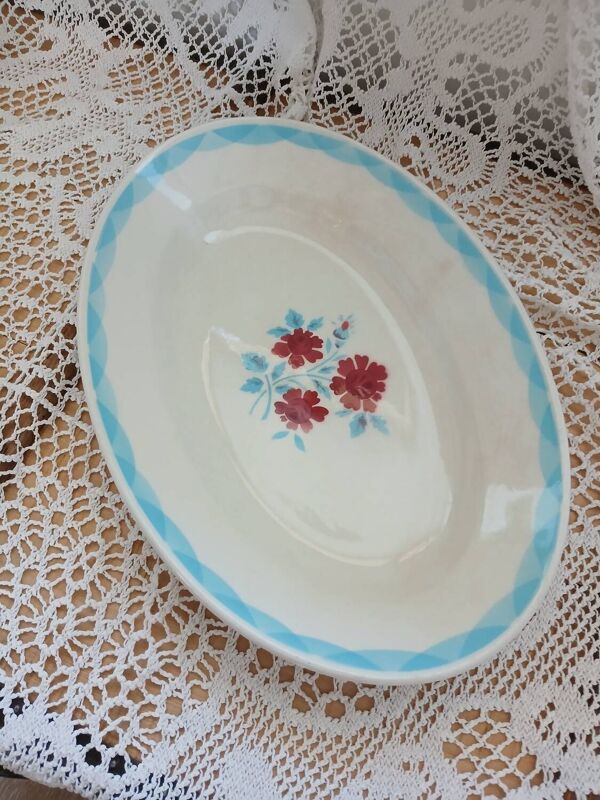 Lot 12 assiettes et plat Moulin des loups