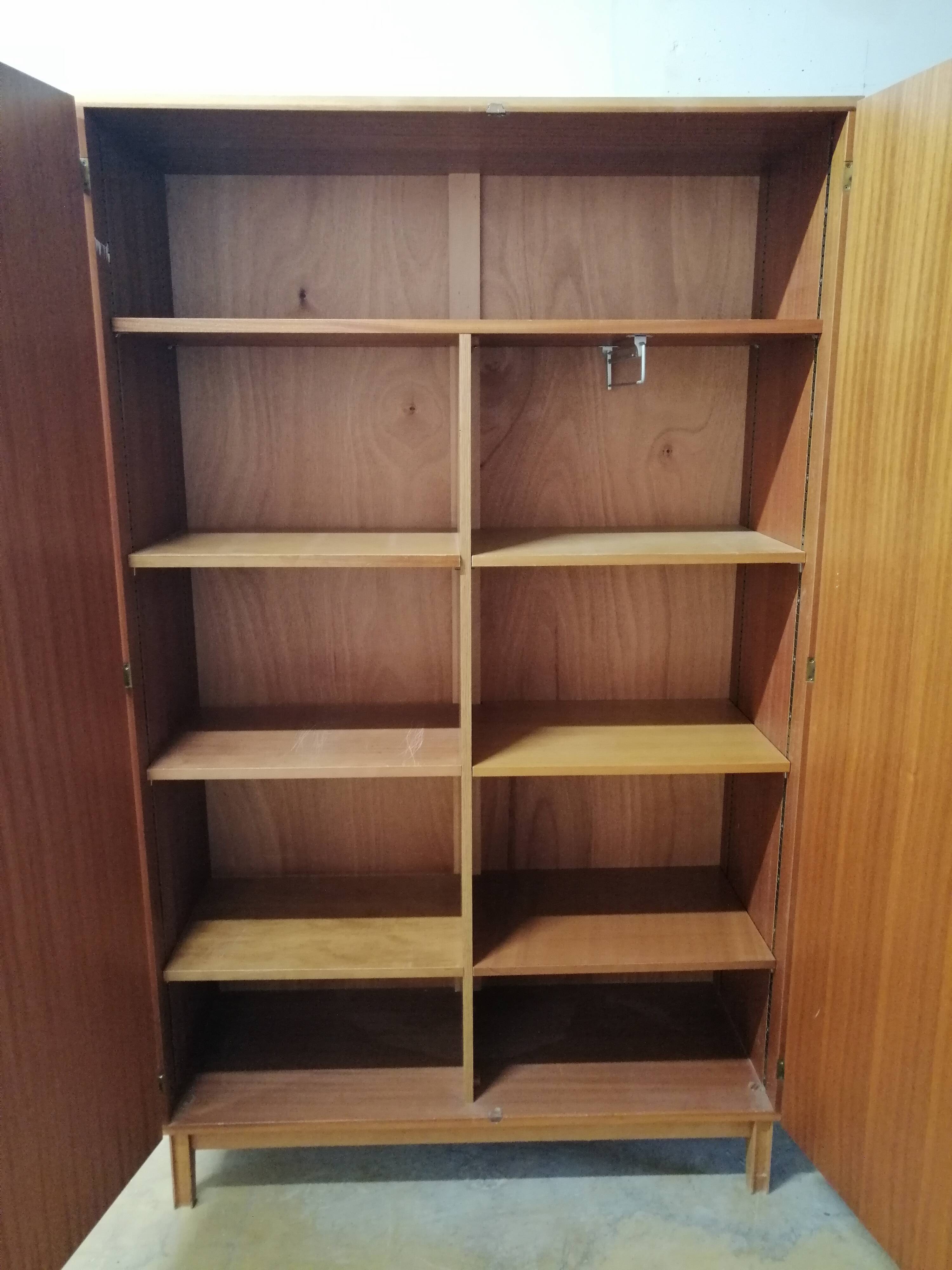 Armoire vintage pieds compas