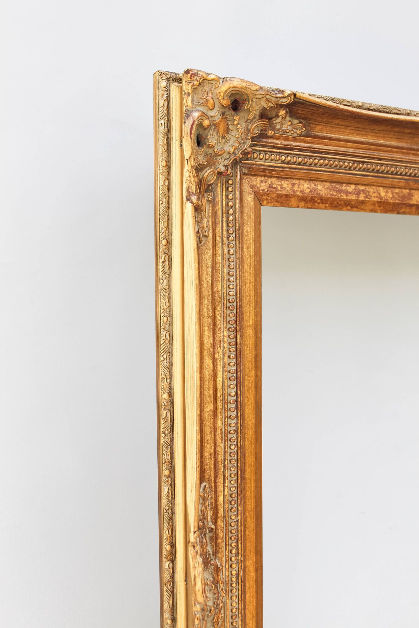 Original oil painting of water lilies, with a high-quality Baroque frame.