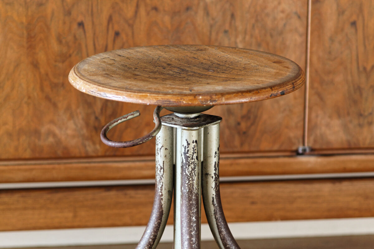 Adjustable industrial stool