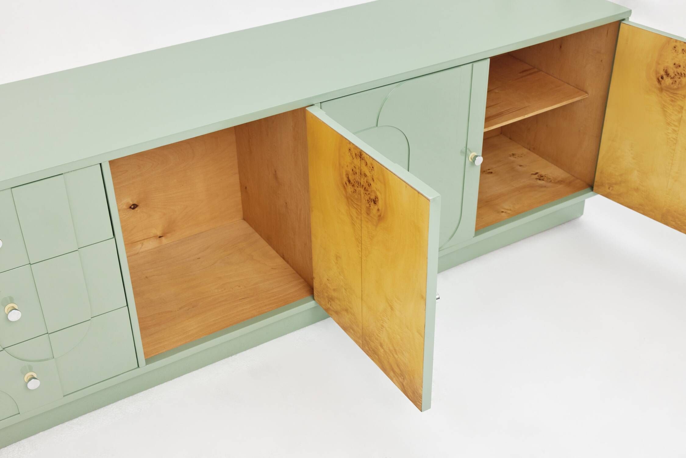 Buffet vintage des années 1970, vert pastel, relief, finition brillante, chrome