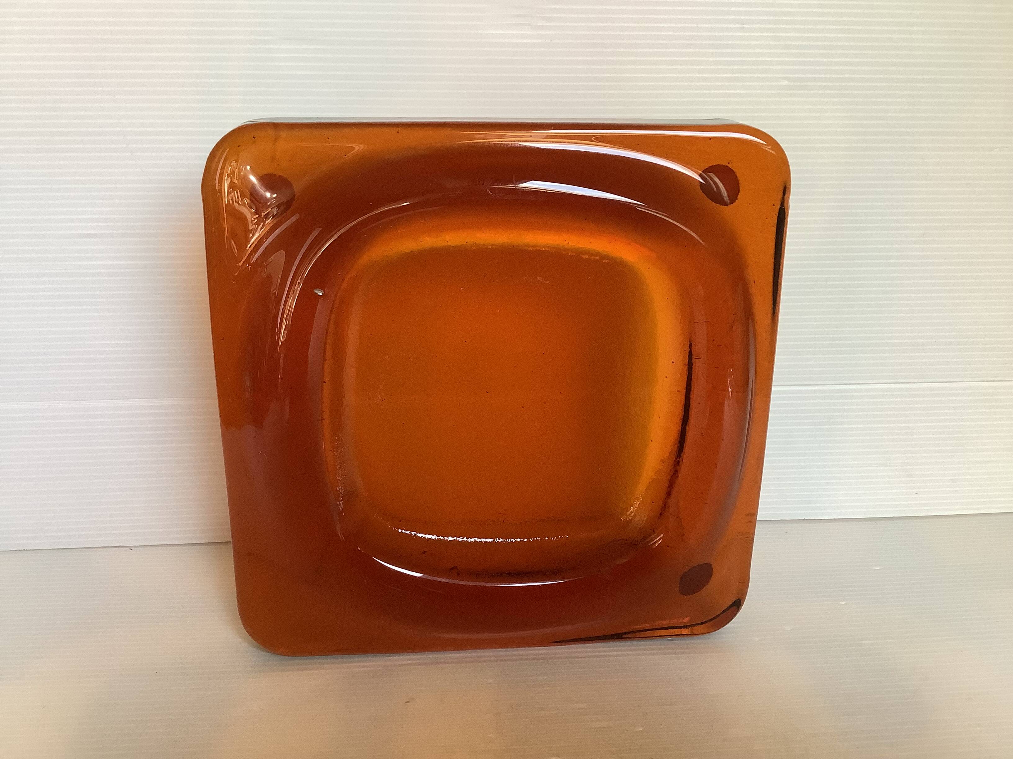 Saint Gobain coin pocket emptier