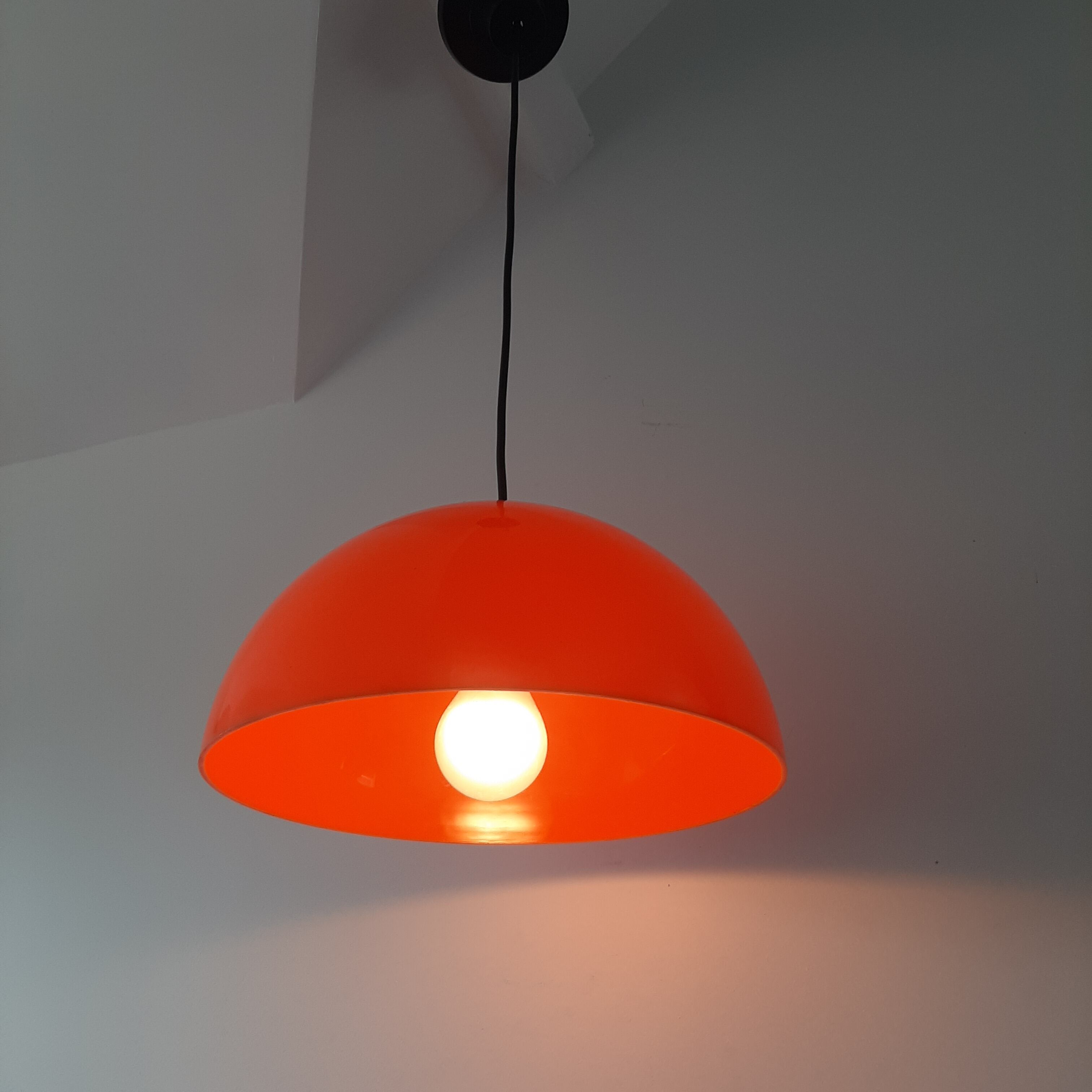Suspension orange années 60