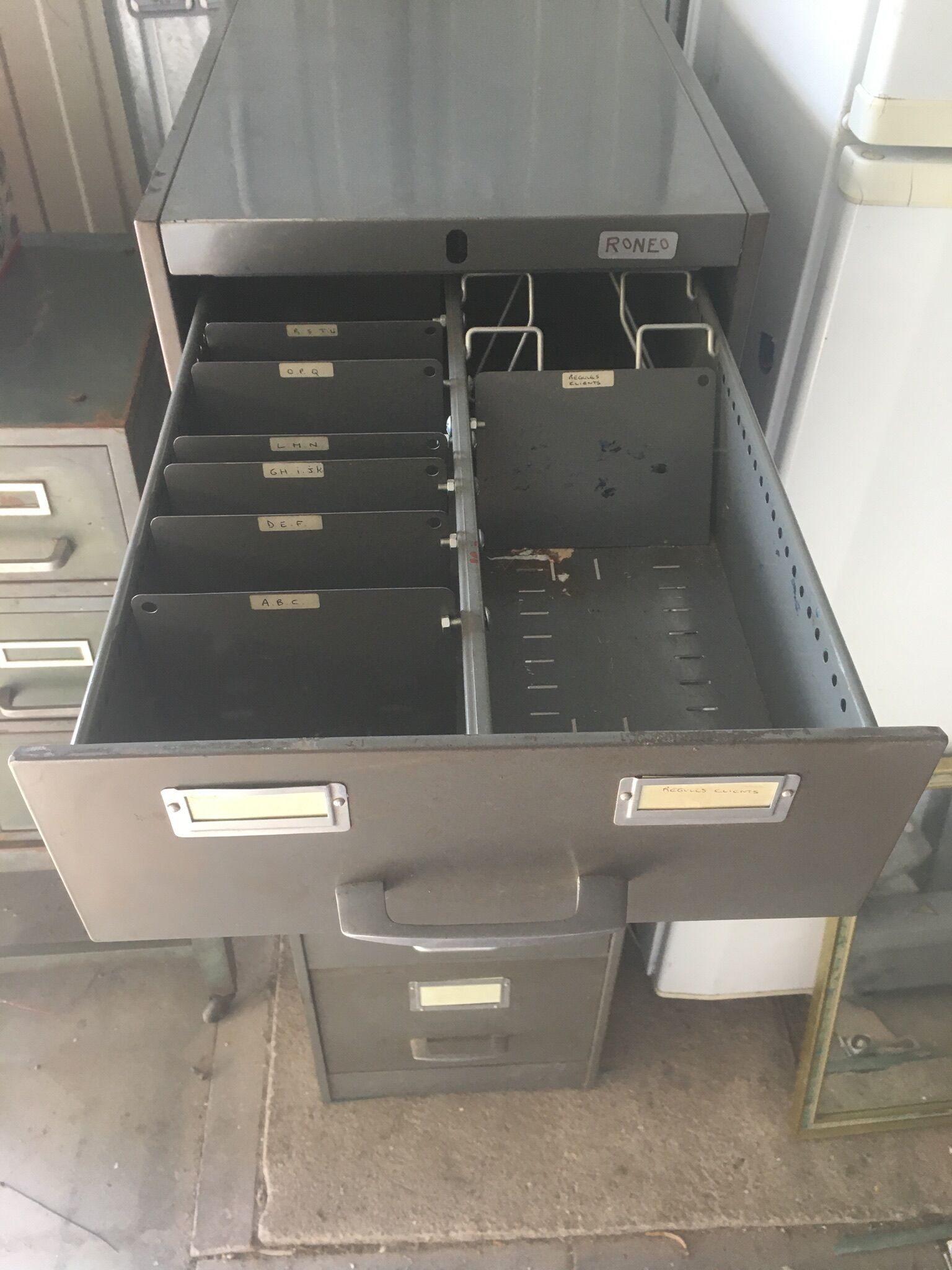 Roneo industrial binder