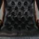 Fauteuil chesterfield en cuir de vachette noir classique et confortable