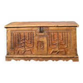 Coffre époque XVIIIe voir avant sculpté de Ménorahs et symbole hébraïque