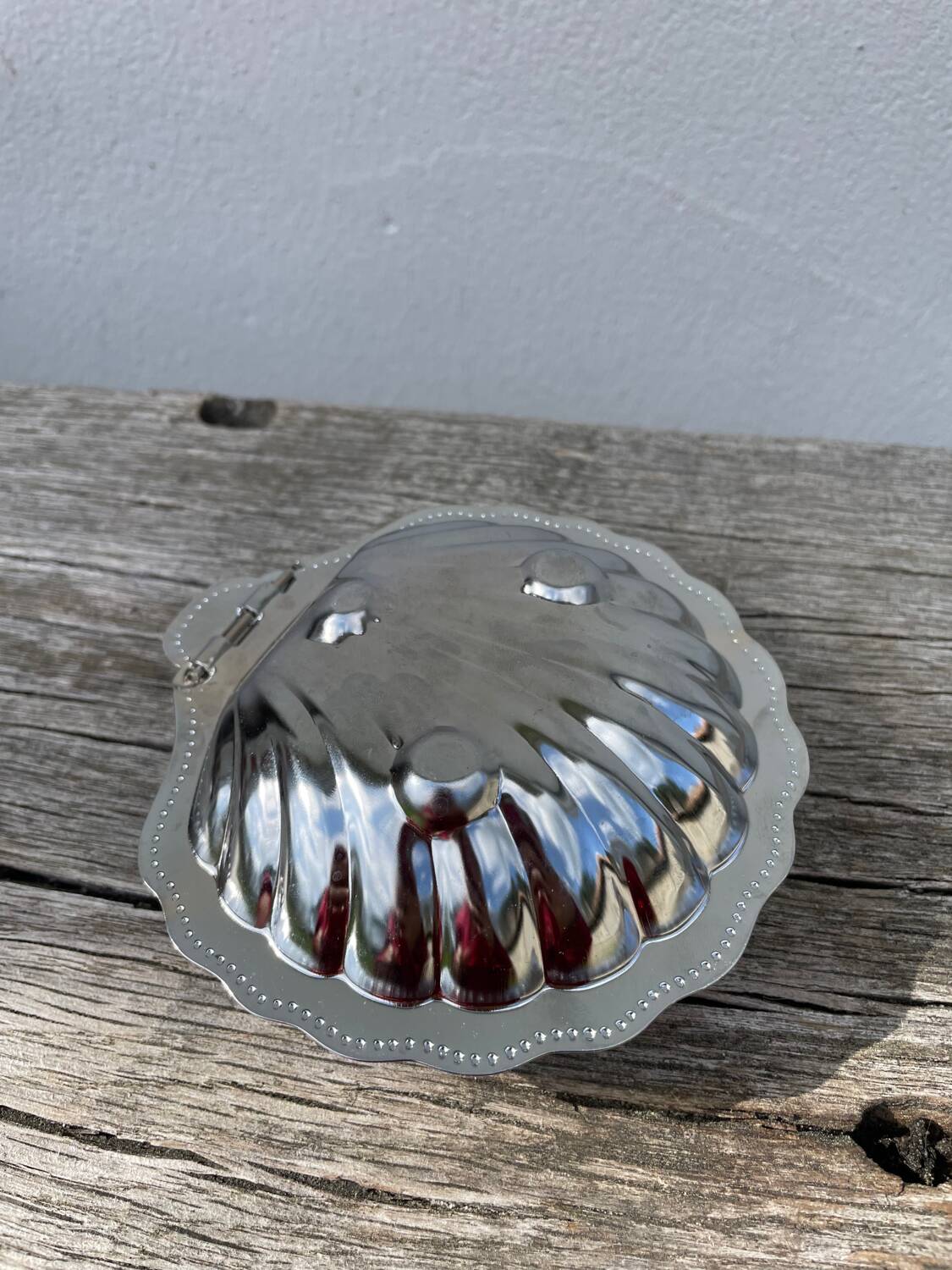 Silver-plated metal shell butter dish