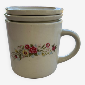 Herbal tea cup with filter and lid