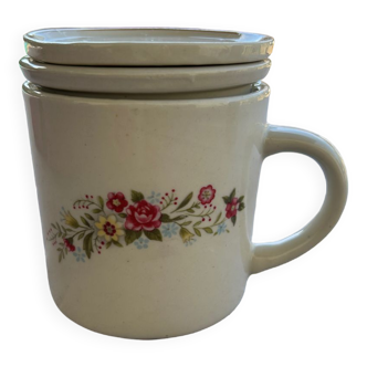 Herbal tea cup with filter and lid