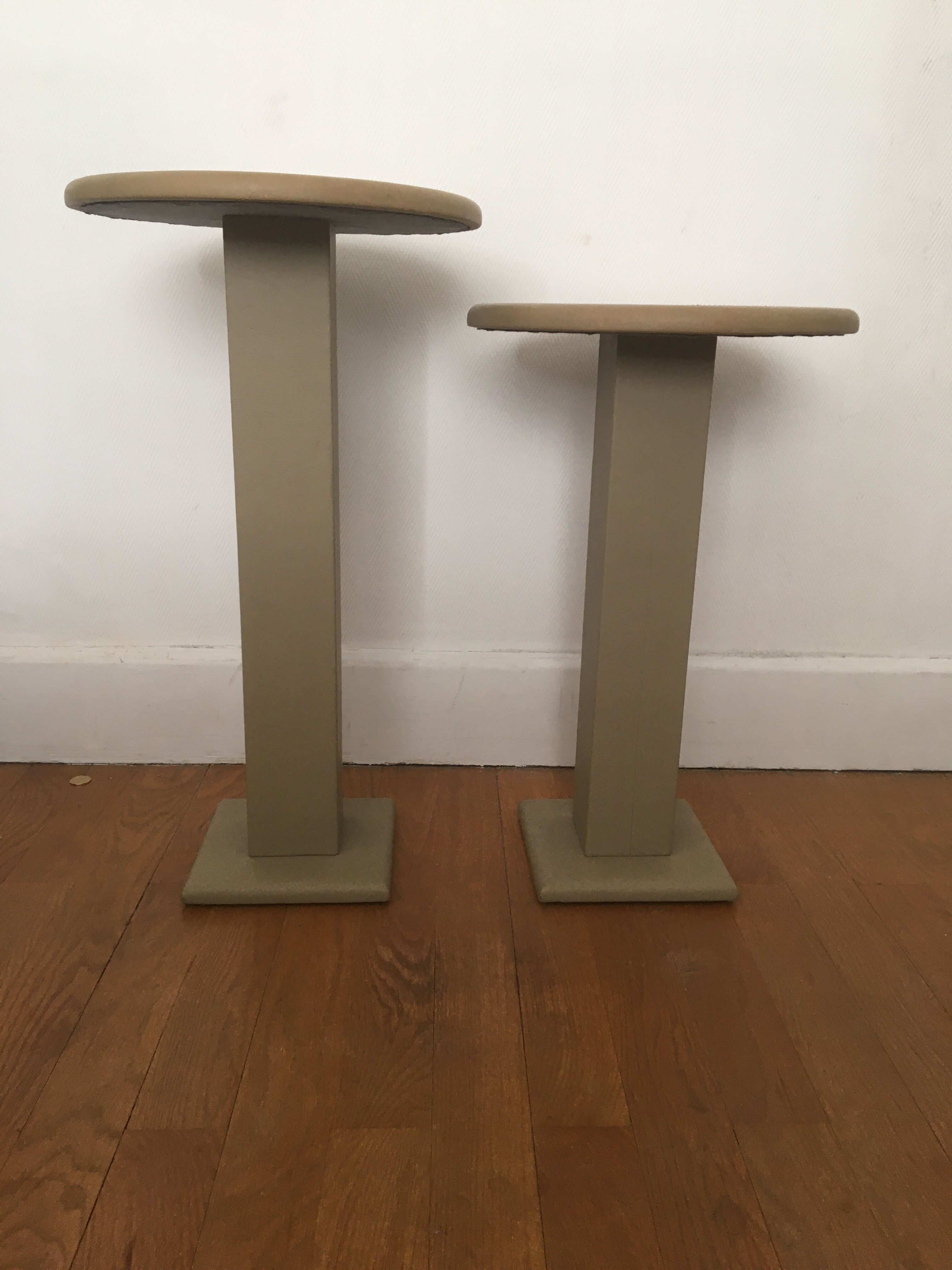 Paire de guéridons d’appoint cuir