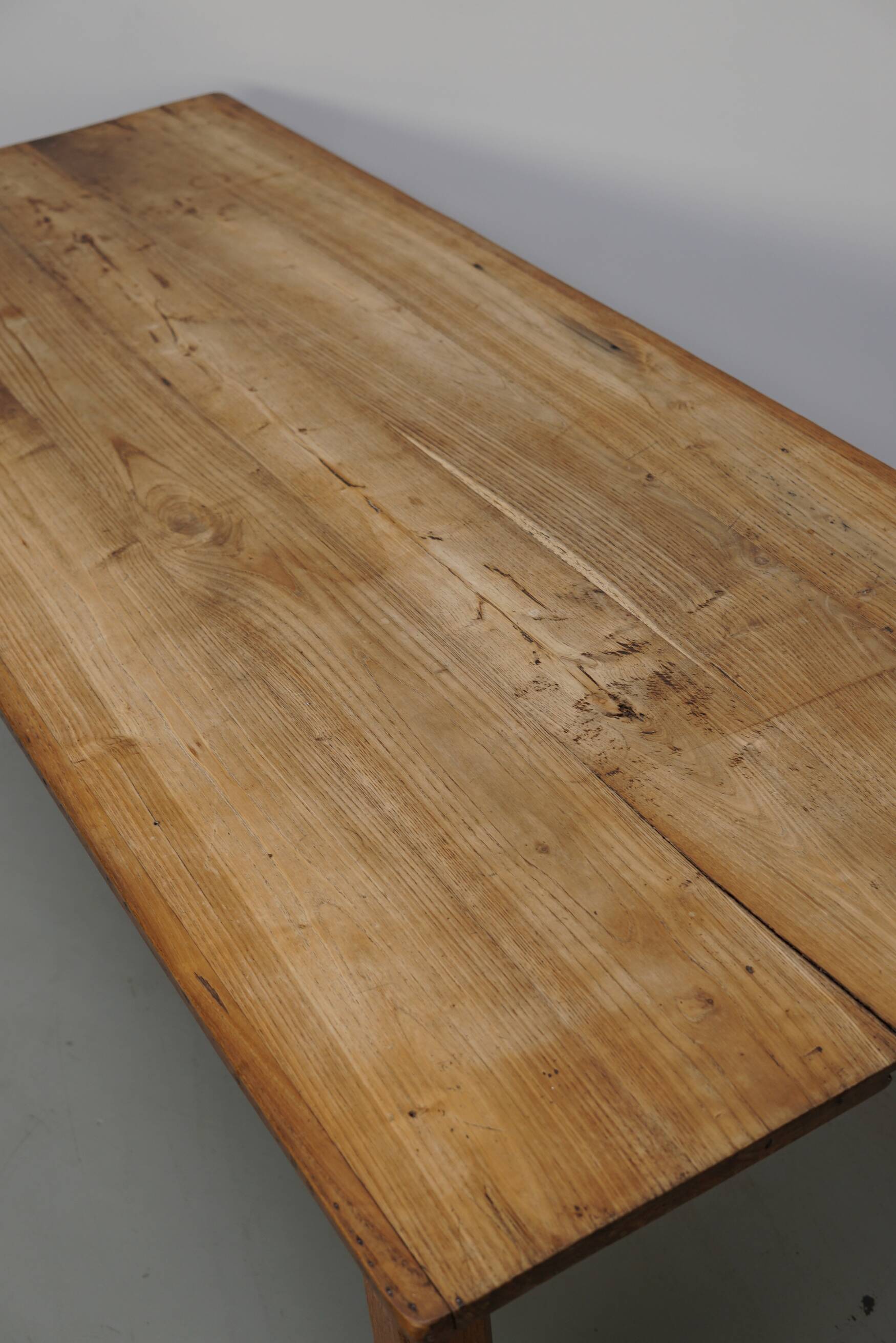 Table à manger rustique en chêne antique du début du 20e siècle.