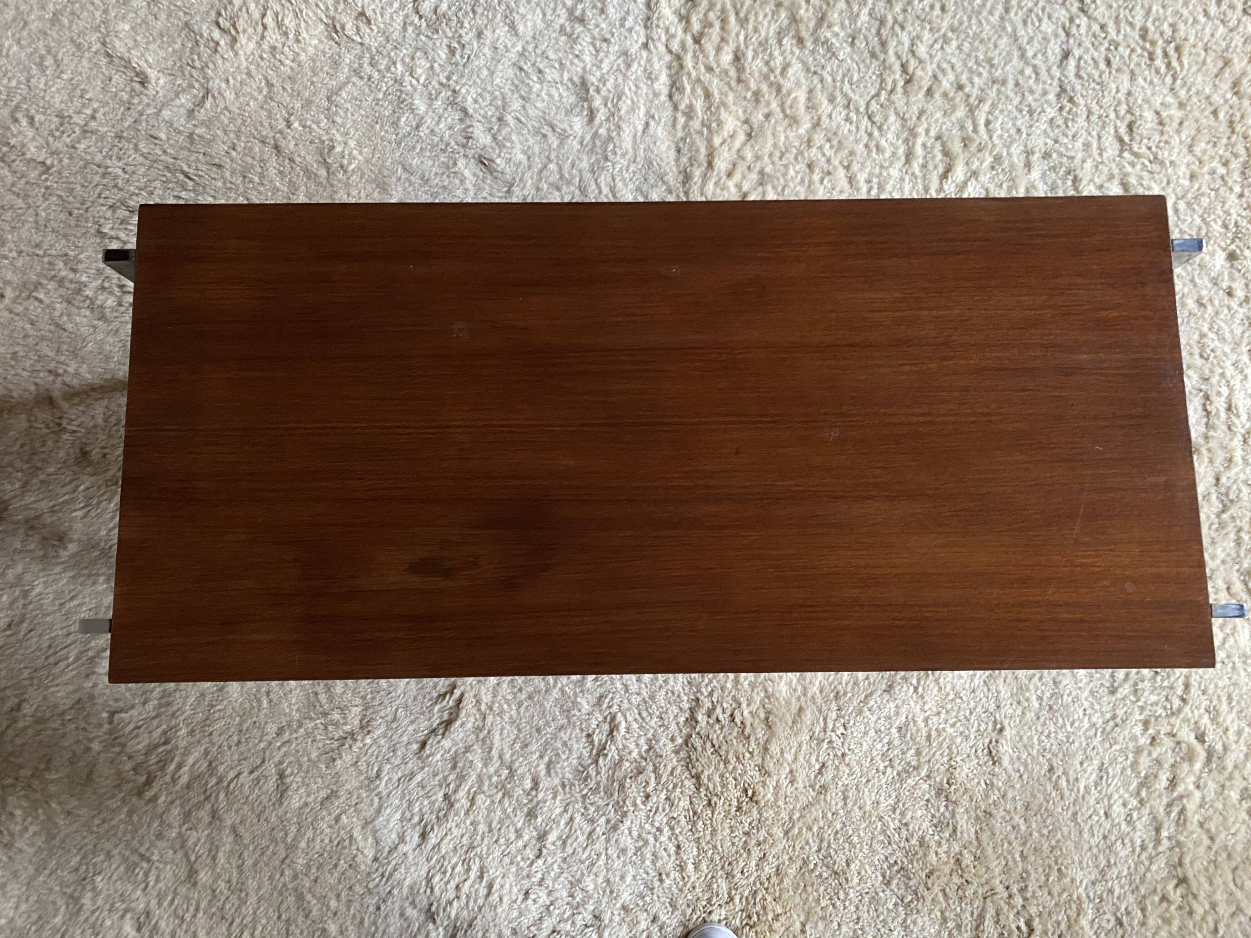 Designer coffee table in chrome metal and teak 1970