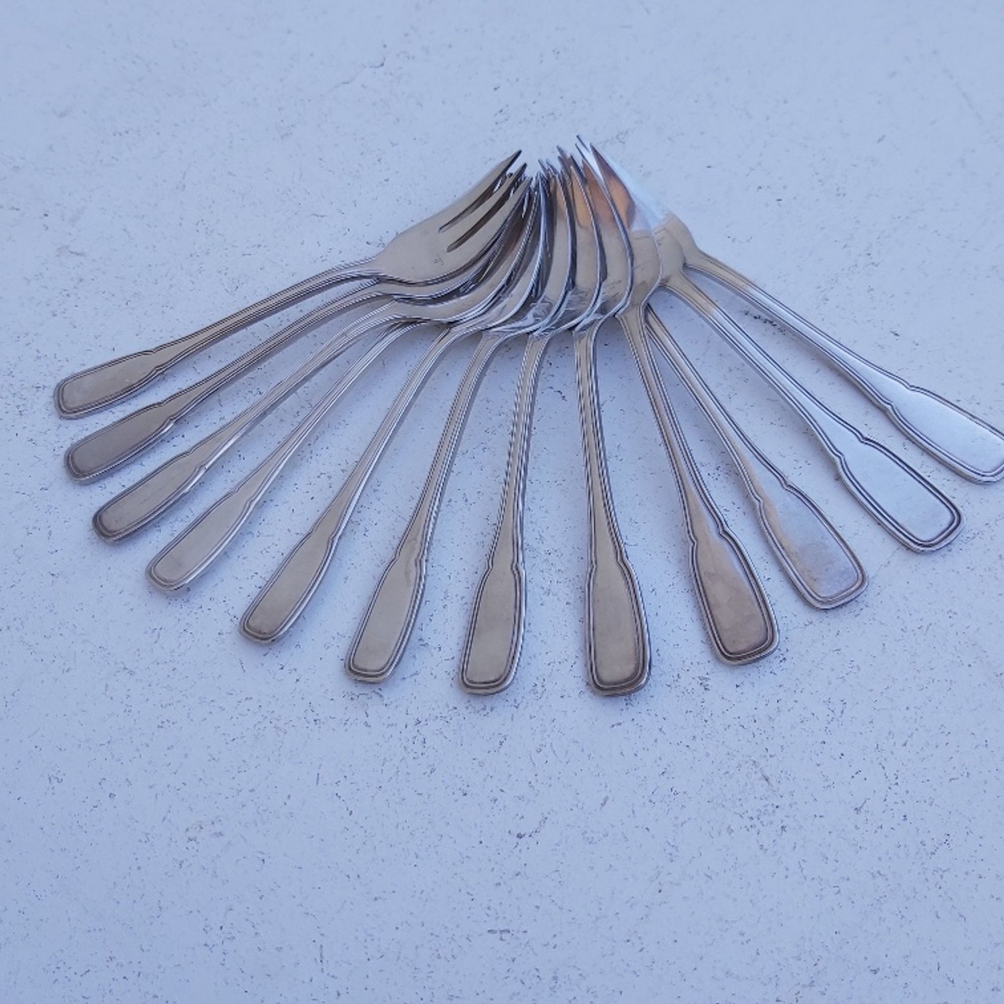 Set de 12 fourchettes à huitres ercuis en métal argenté