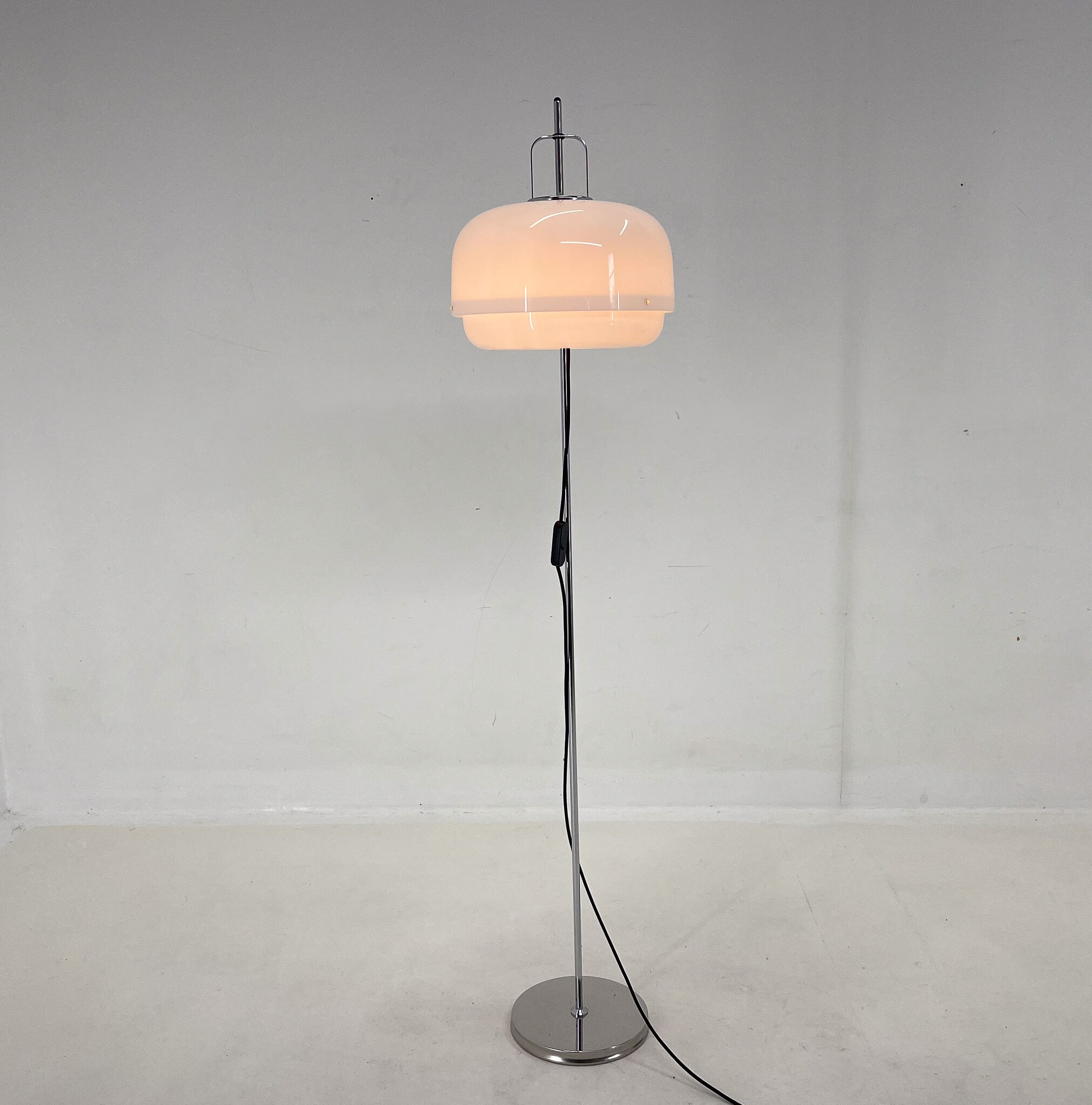 1970s Adjustable Floor Lamp Designed by Guzzini for Meblo, Italy