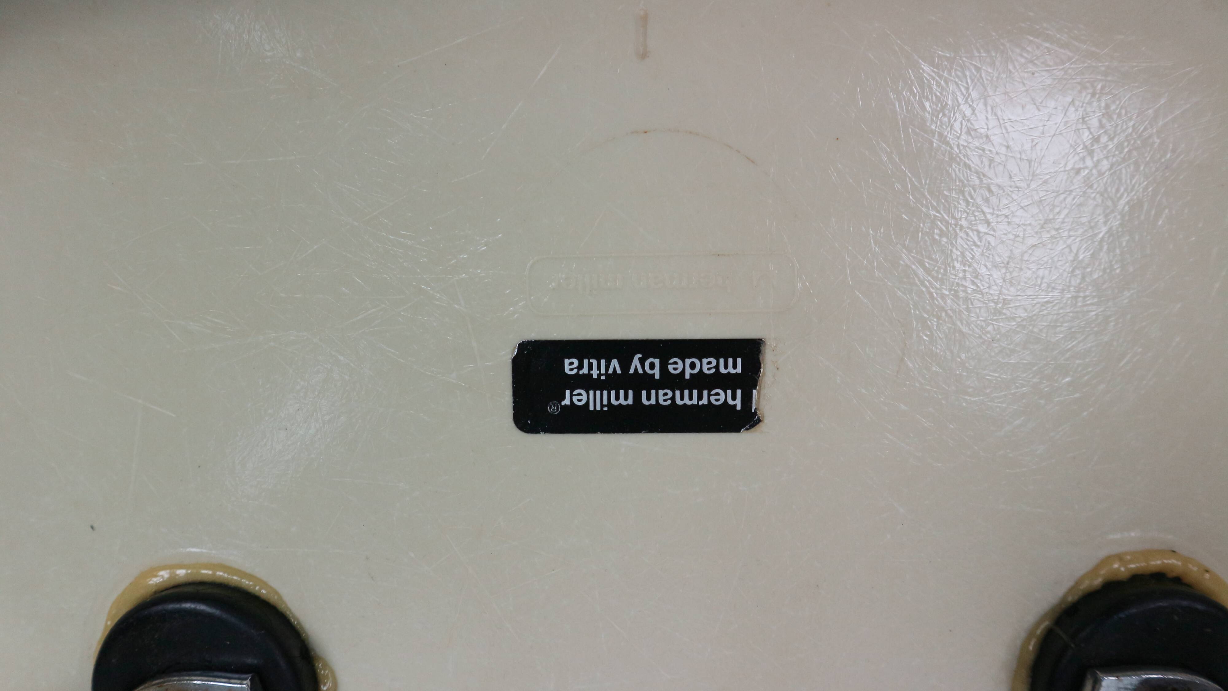 Charles & Ray Eames Set of 4 Off white "H-Base" Chairs for Herman Miller, 1960