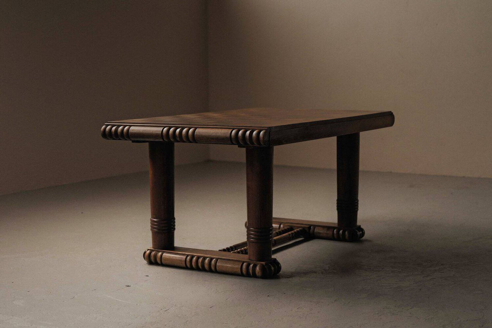 Table Art déco en chêne – France, années 1930–1940