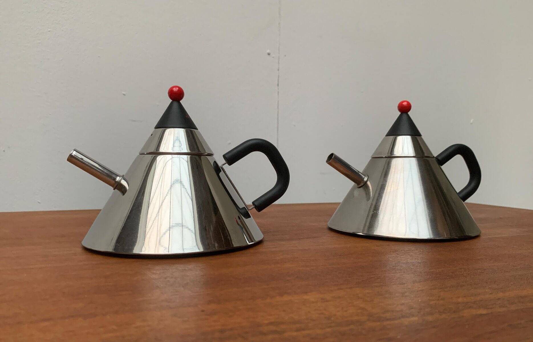 Postmodern Japanese kettle in stainless steel, set of 2