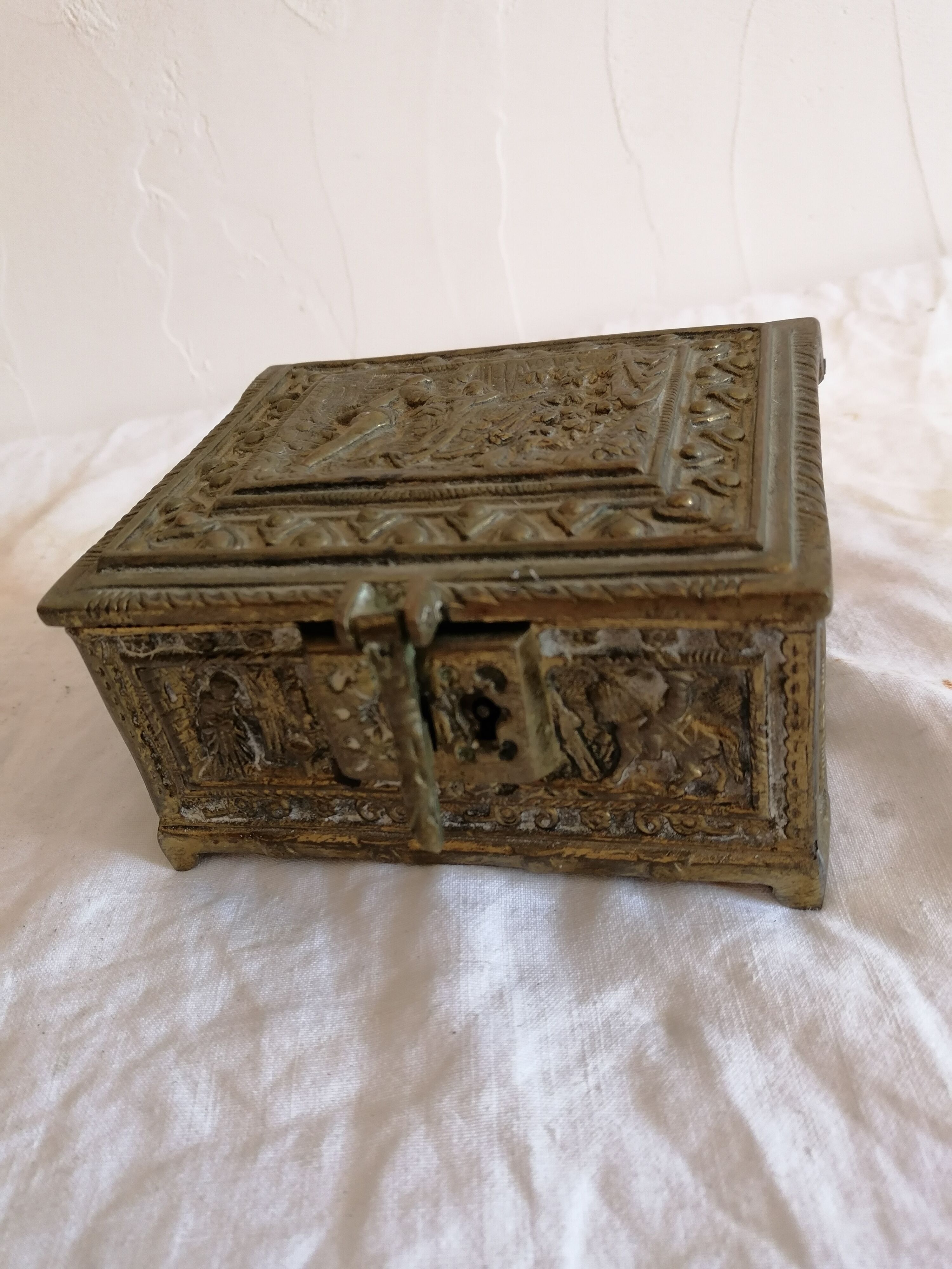 Old bronze jewelry box of nineteenth century high period.