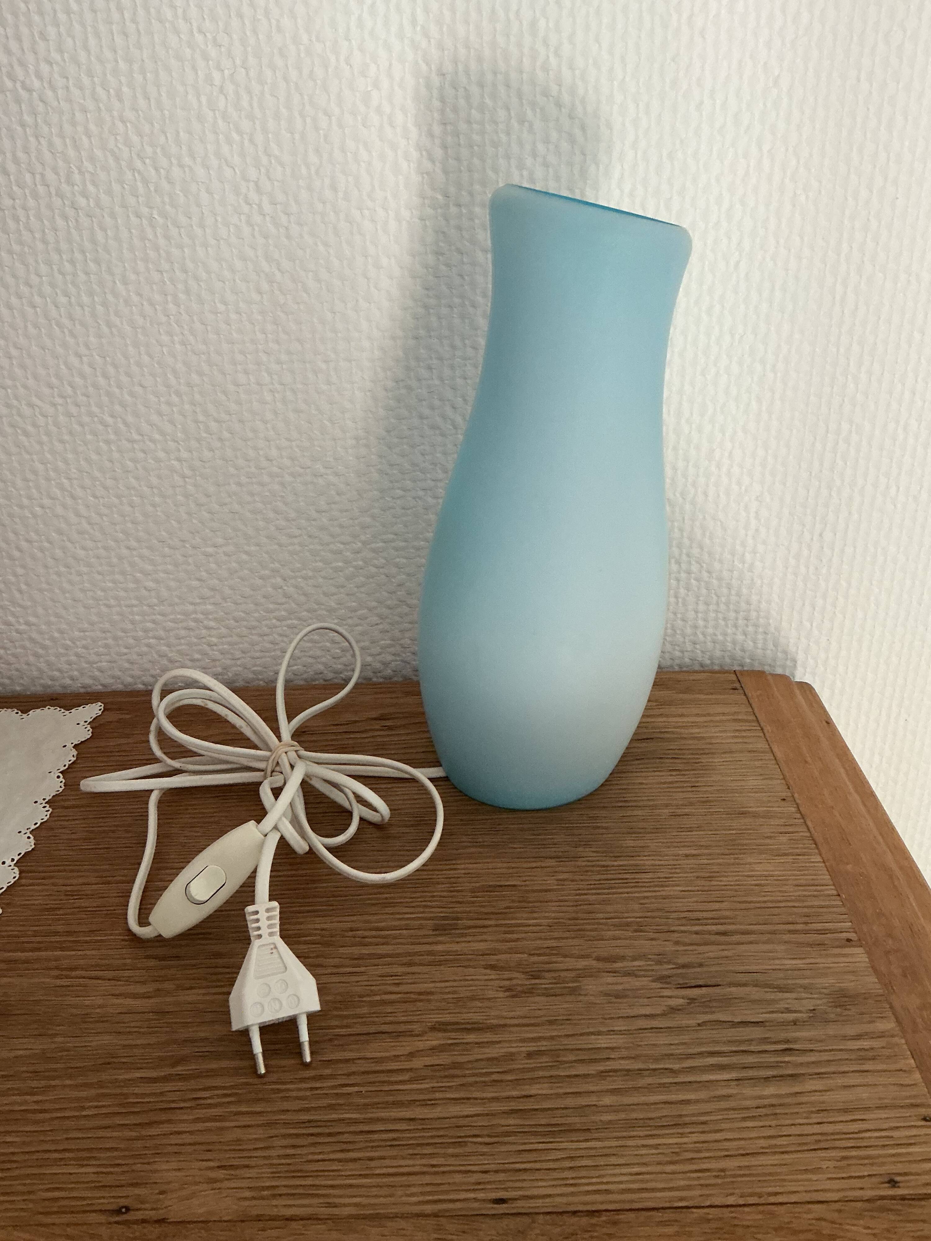 Jolie lampe bleue vintage.