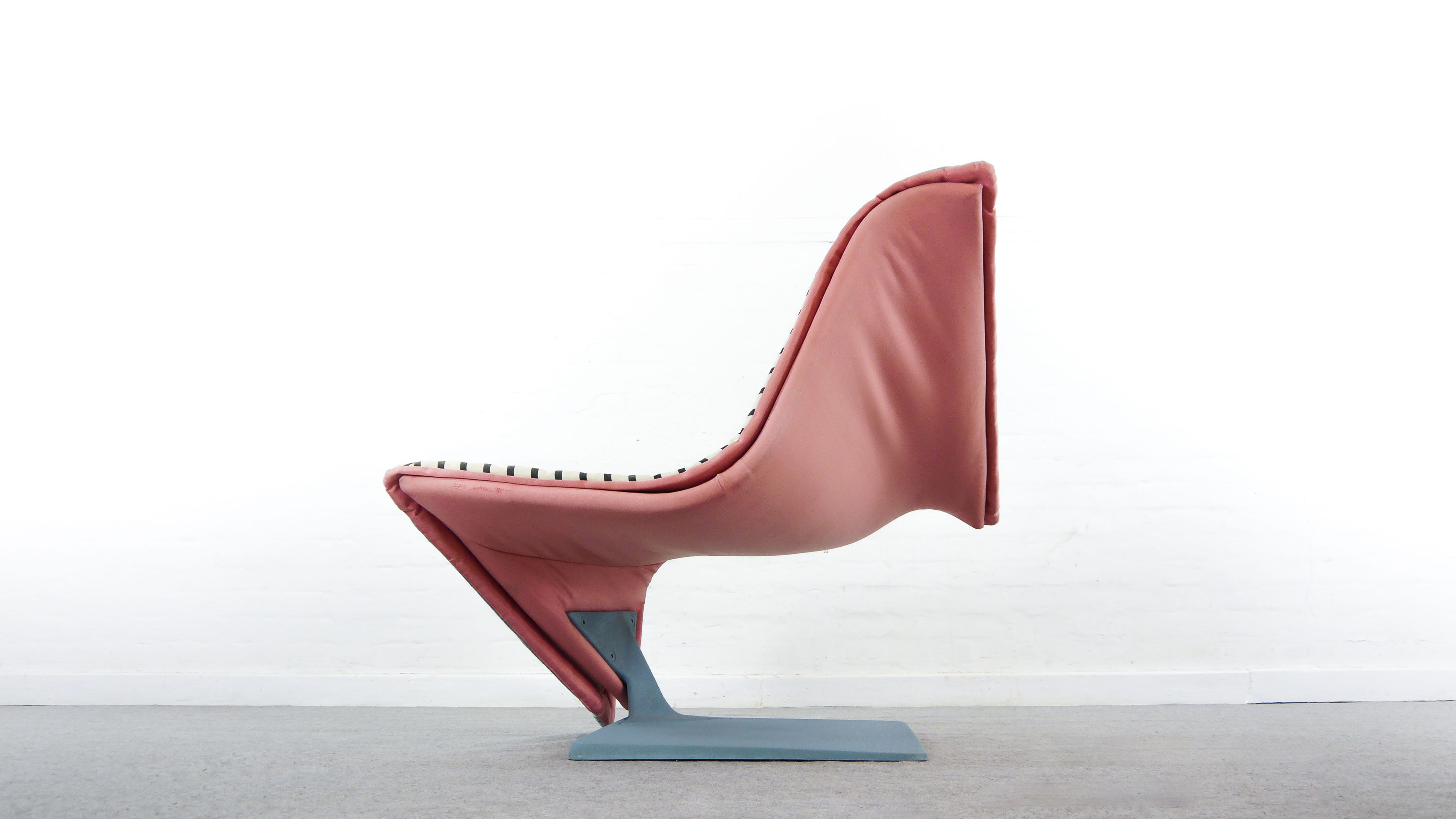 Postmodern "Flying Carpet" Memphis Lounge Chair by simon Desanta for Rosenthal