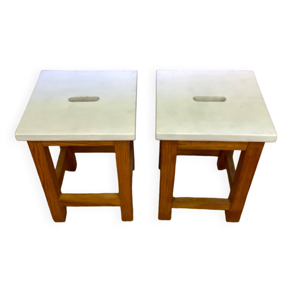 Paire de tabourets en pin assise carrée — Beyit