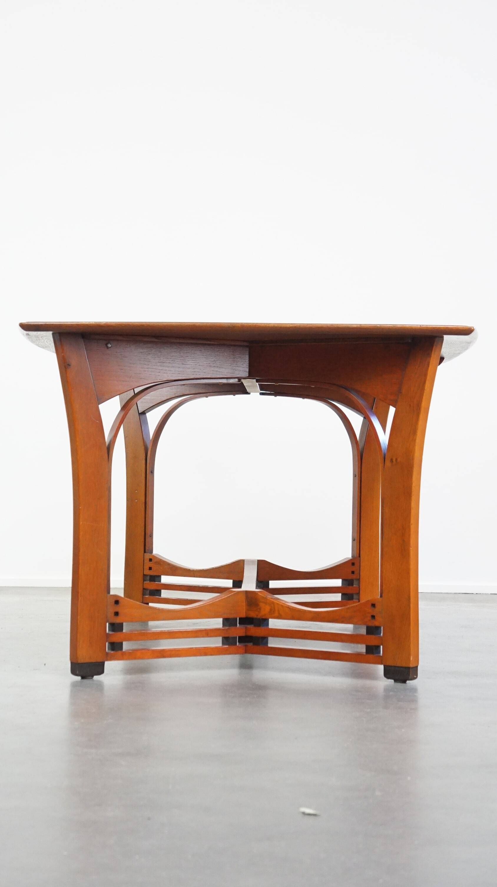 4 to 6-person Art Nouveau design dining table by Schuitema