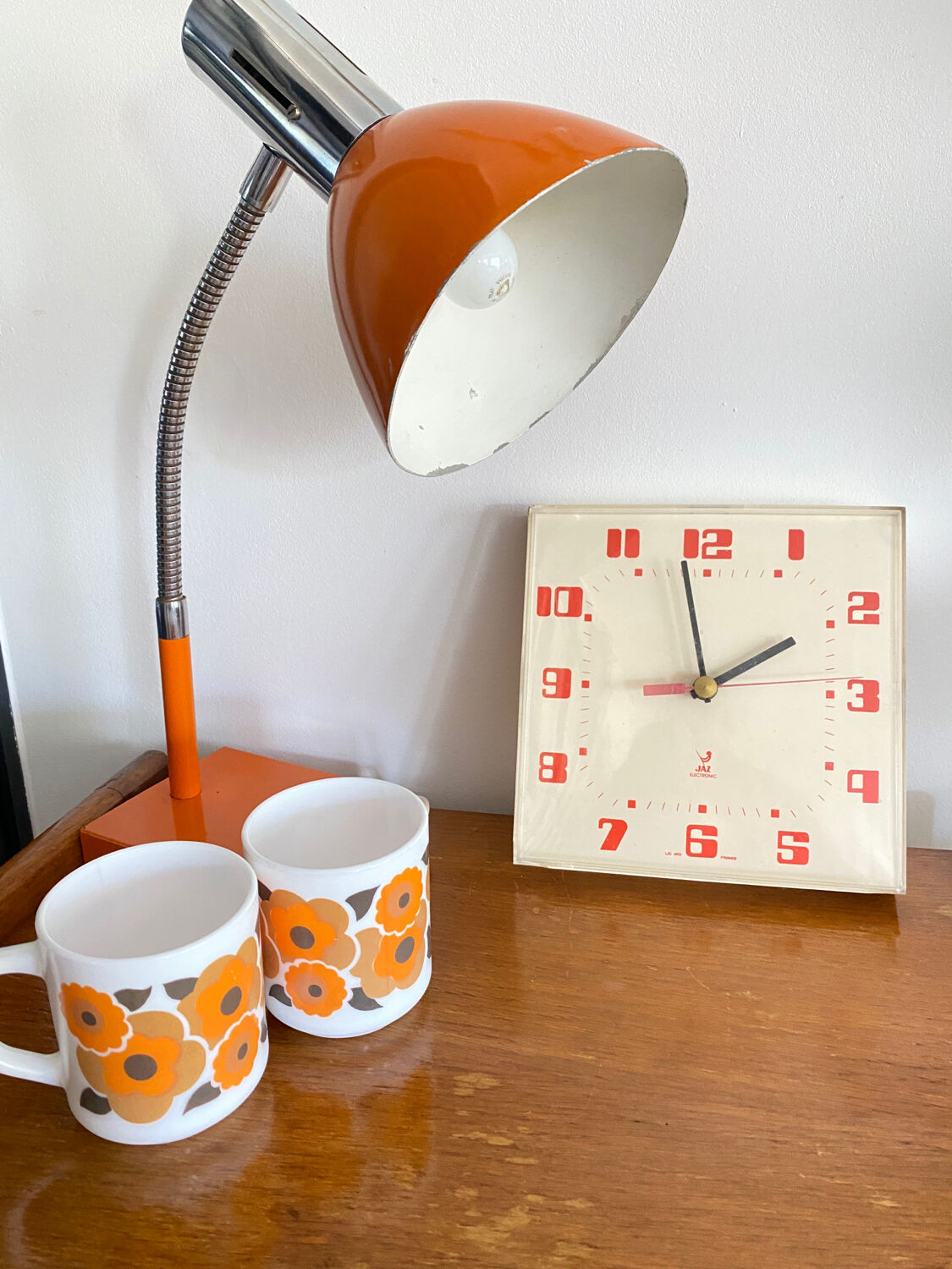 Jaz electronic vintage clock