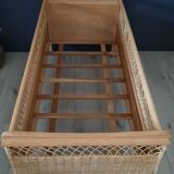 Lit bébé corbeille vintage bois et rotin restauré