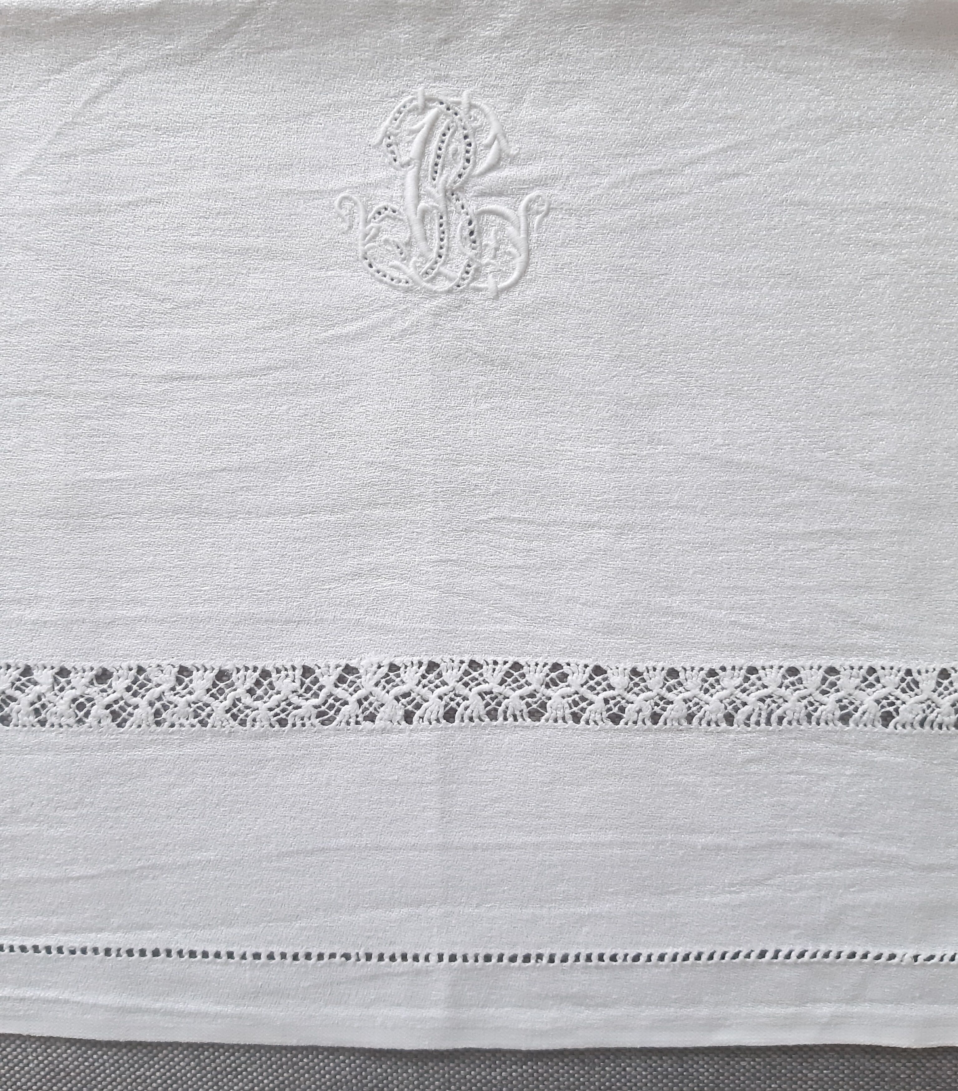 Embroidered tablecloth BC