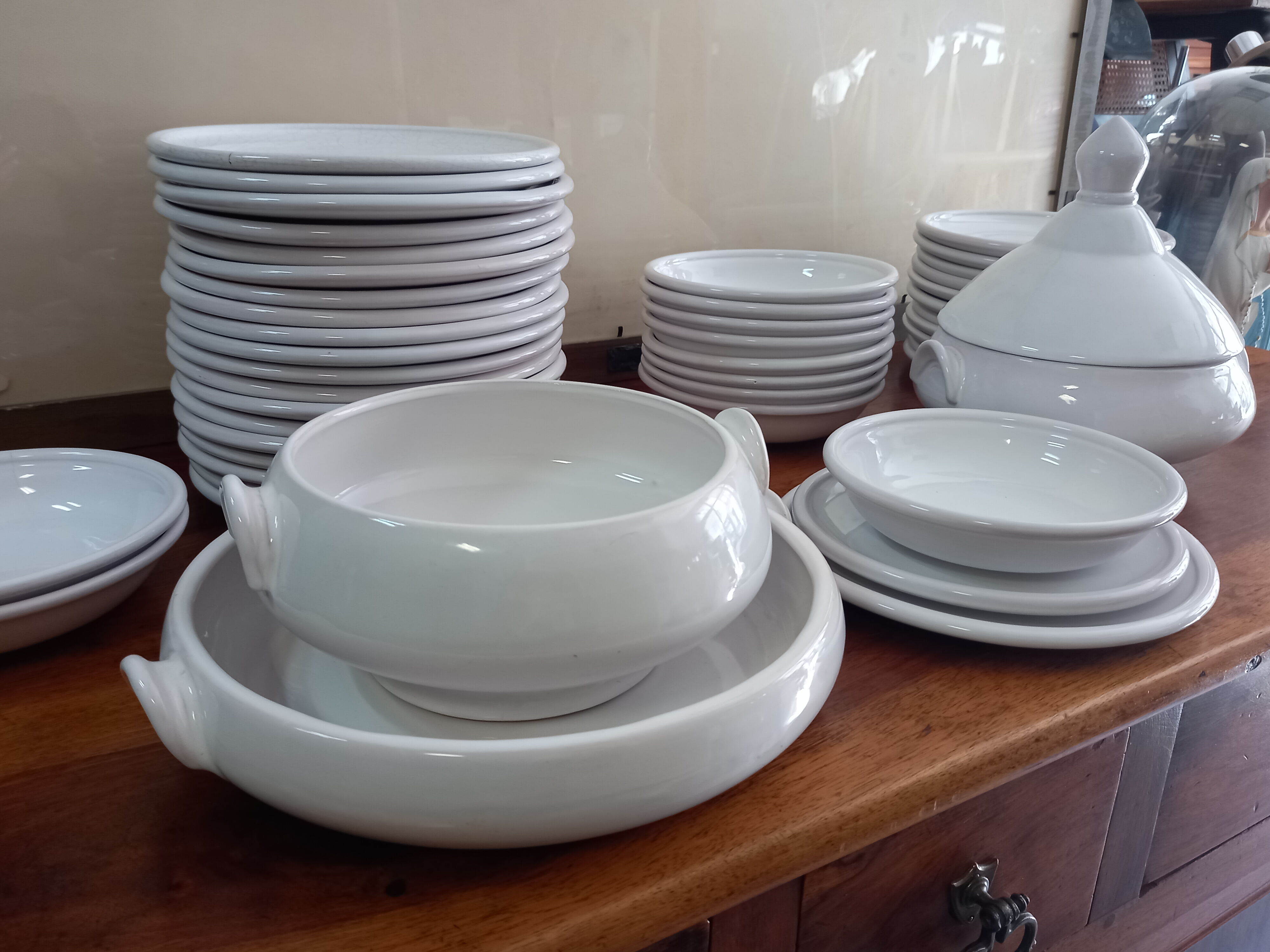 A sandstone table service